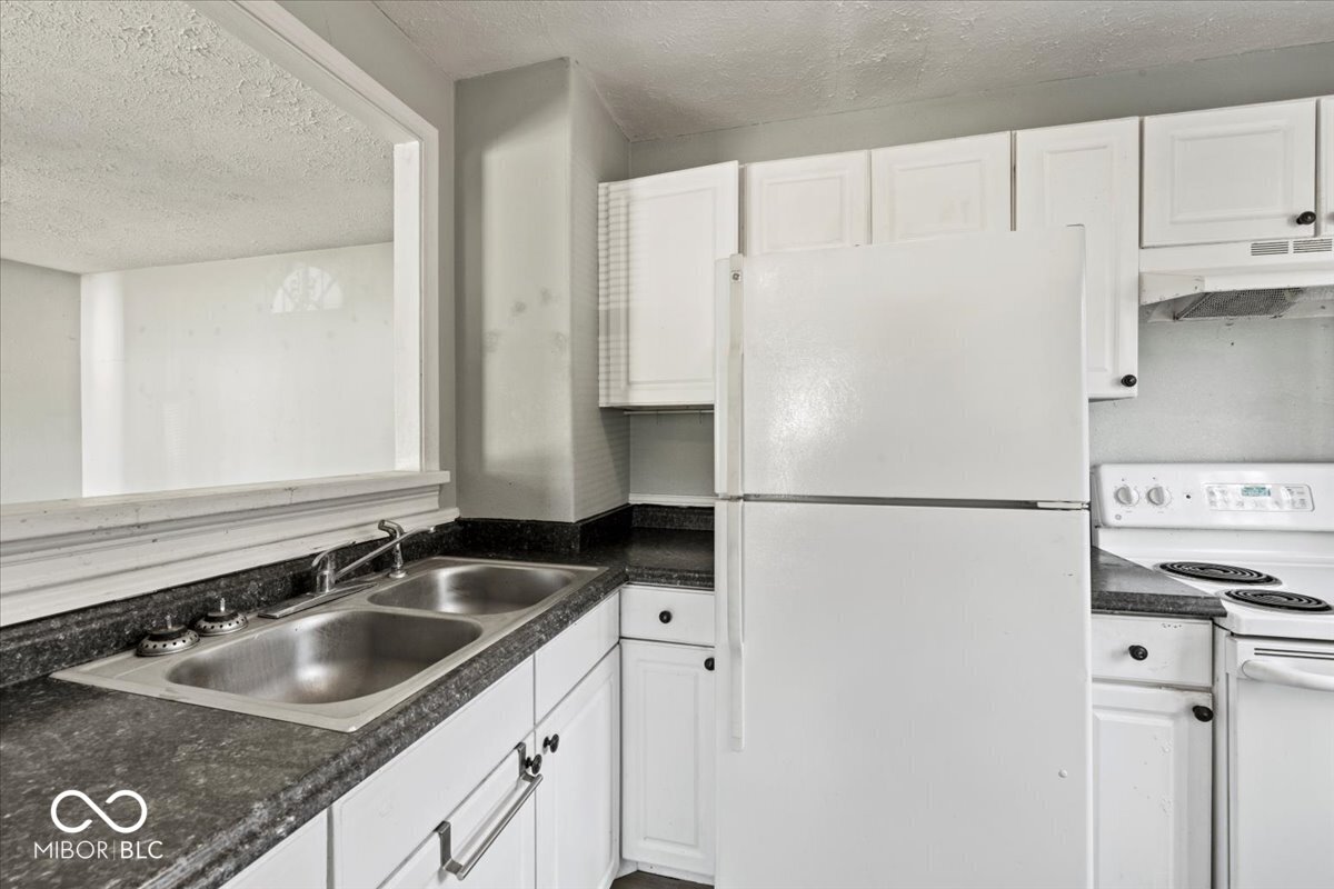 1205 N Chester Avenue