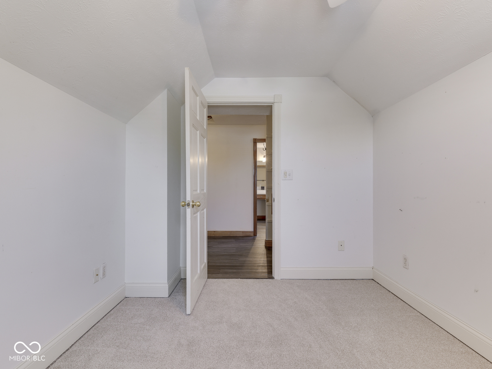 3601 Lakeshore Court