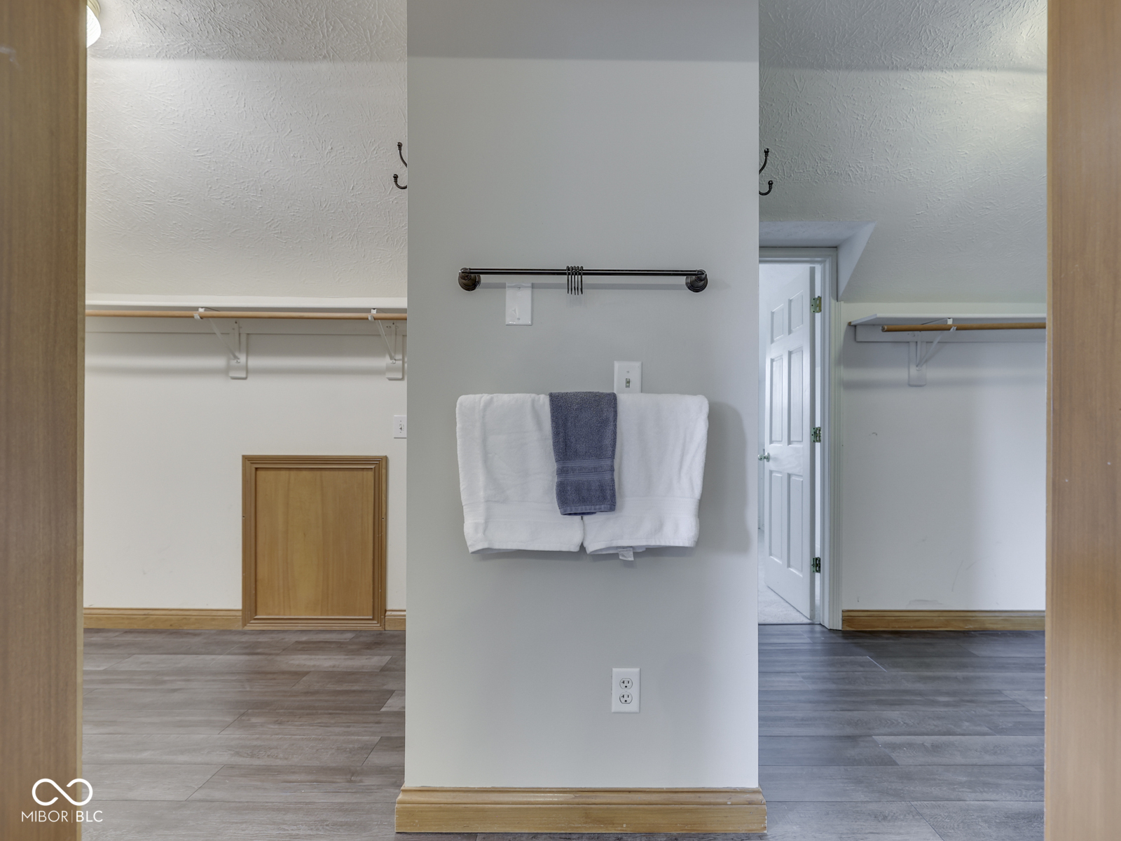 3601 Lakeshore Court