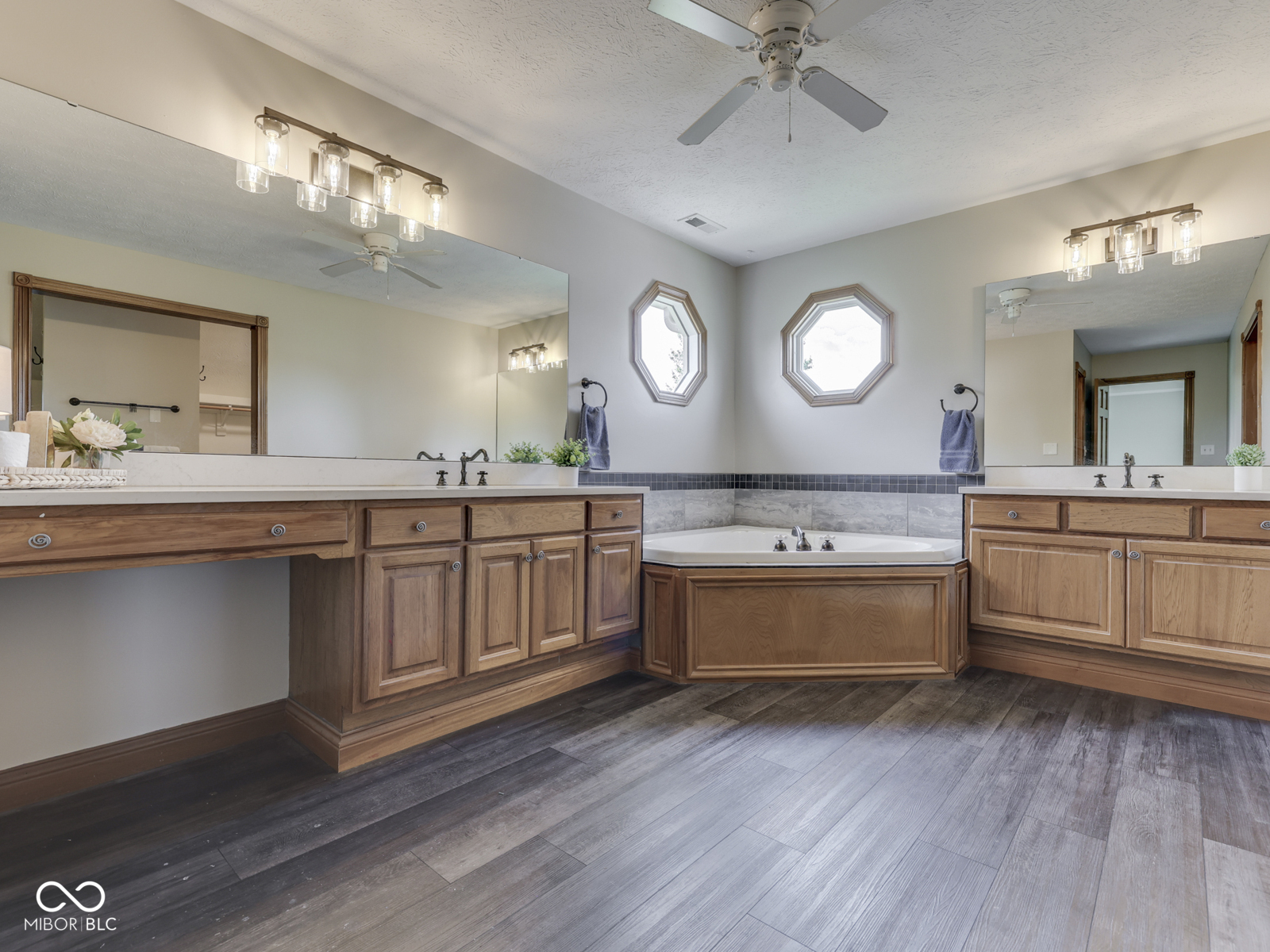 3601 Lakeshore Court
