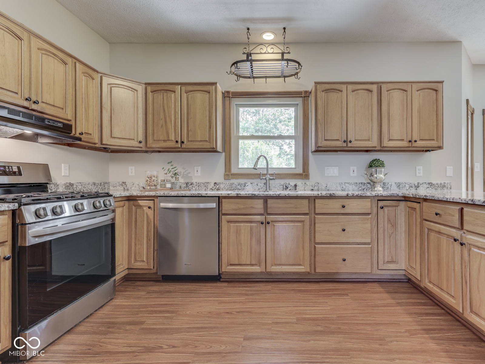 3601 Lakeshore Court