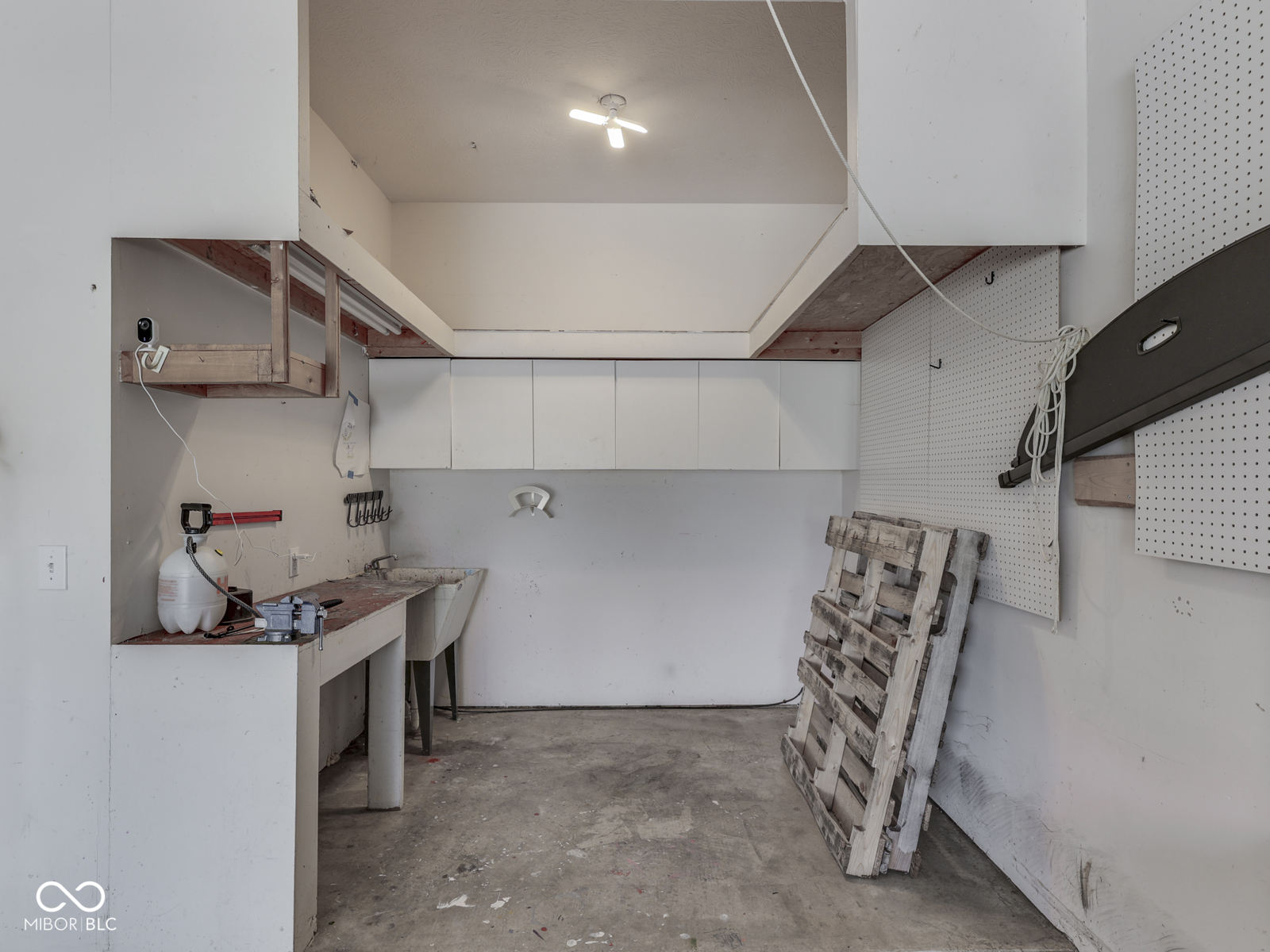 3601 Lakeshore Court