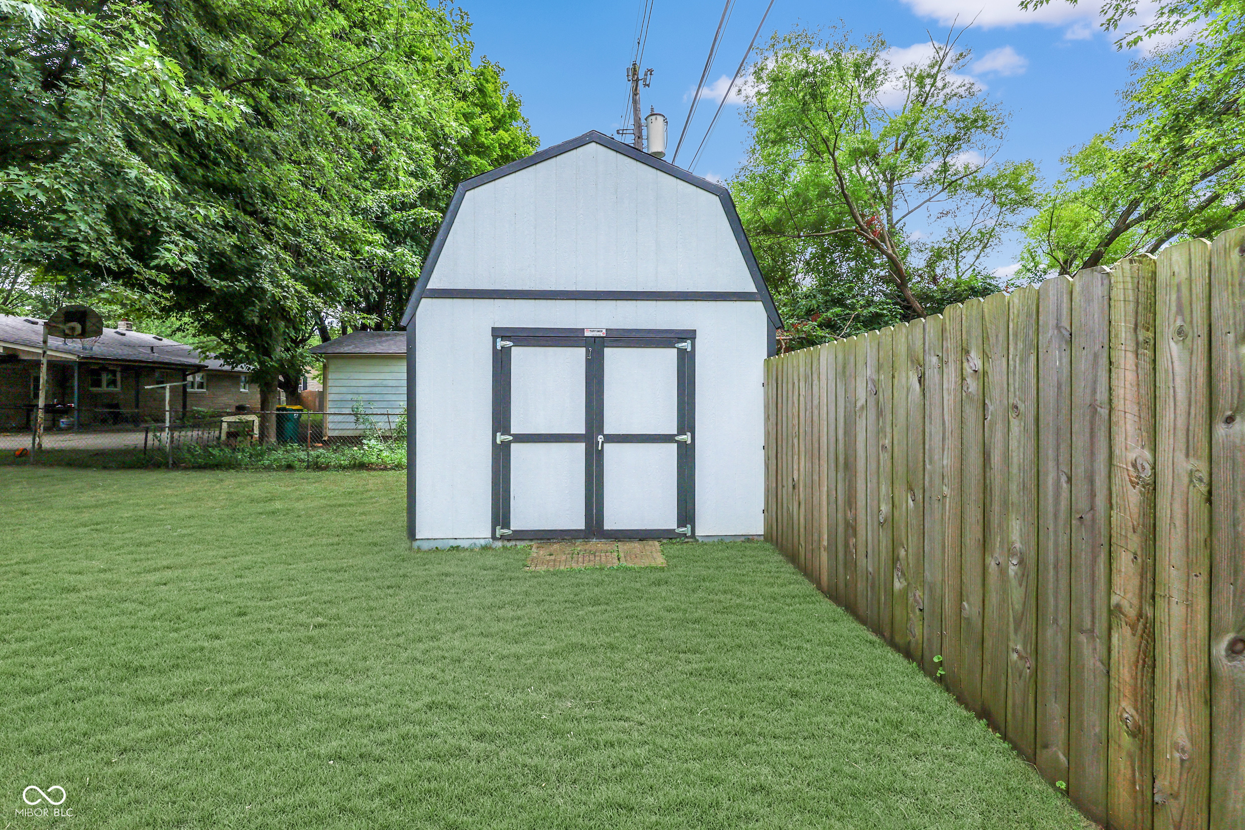 110 N Tresslar Avenue