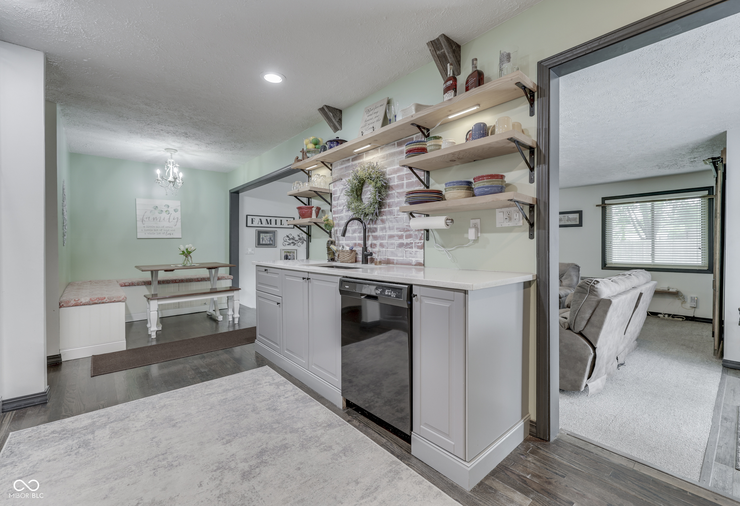 110 N Tresslar Avenue