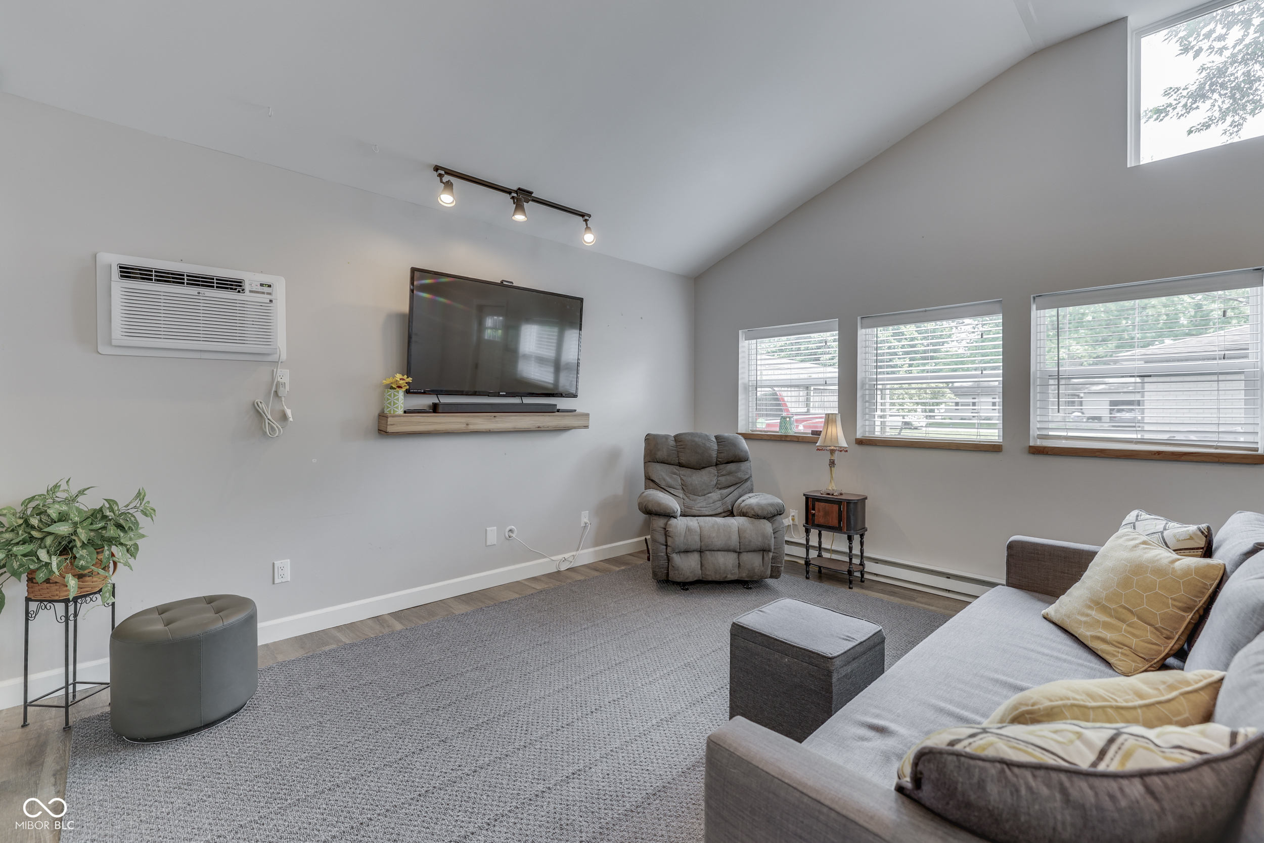 110 N Tresslar Avenue