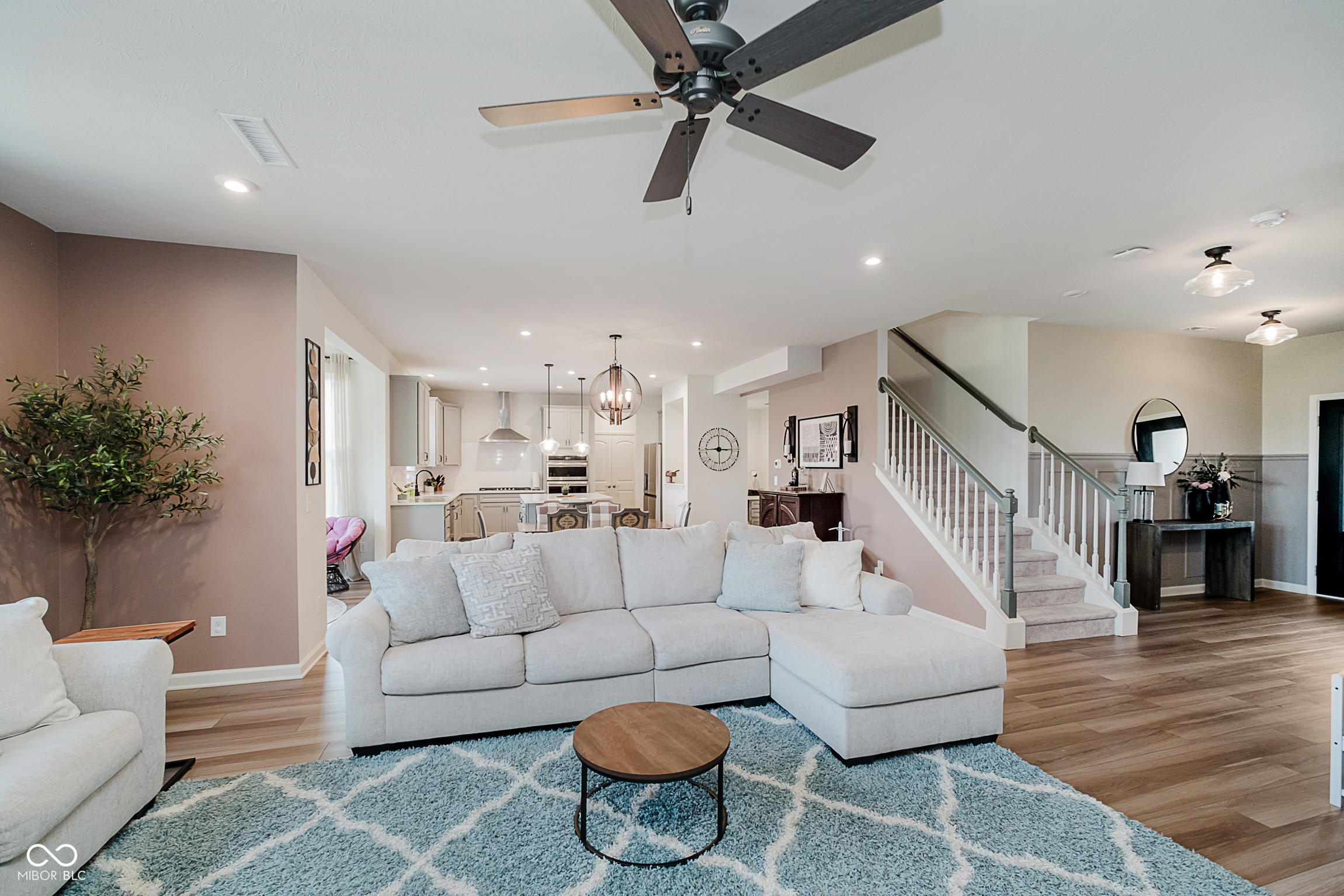 6944 Oakcrest Drive