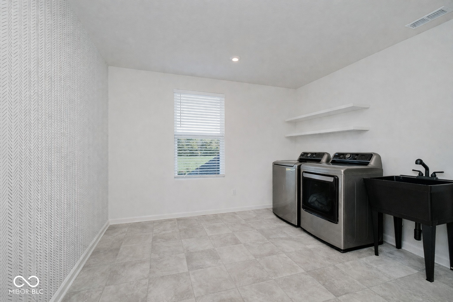 6944 Oakcrest Drive