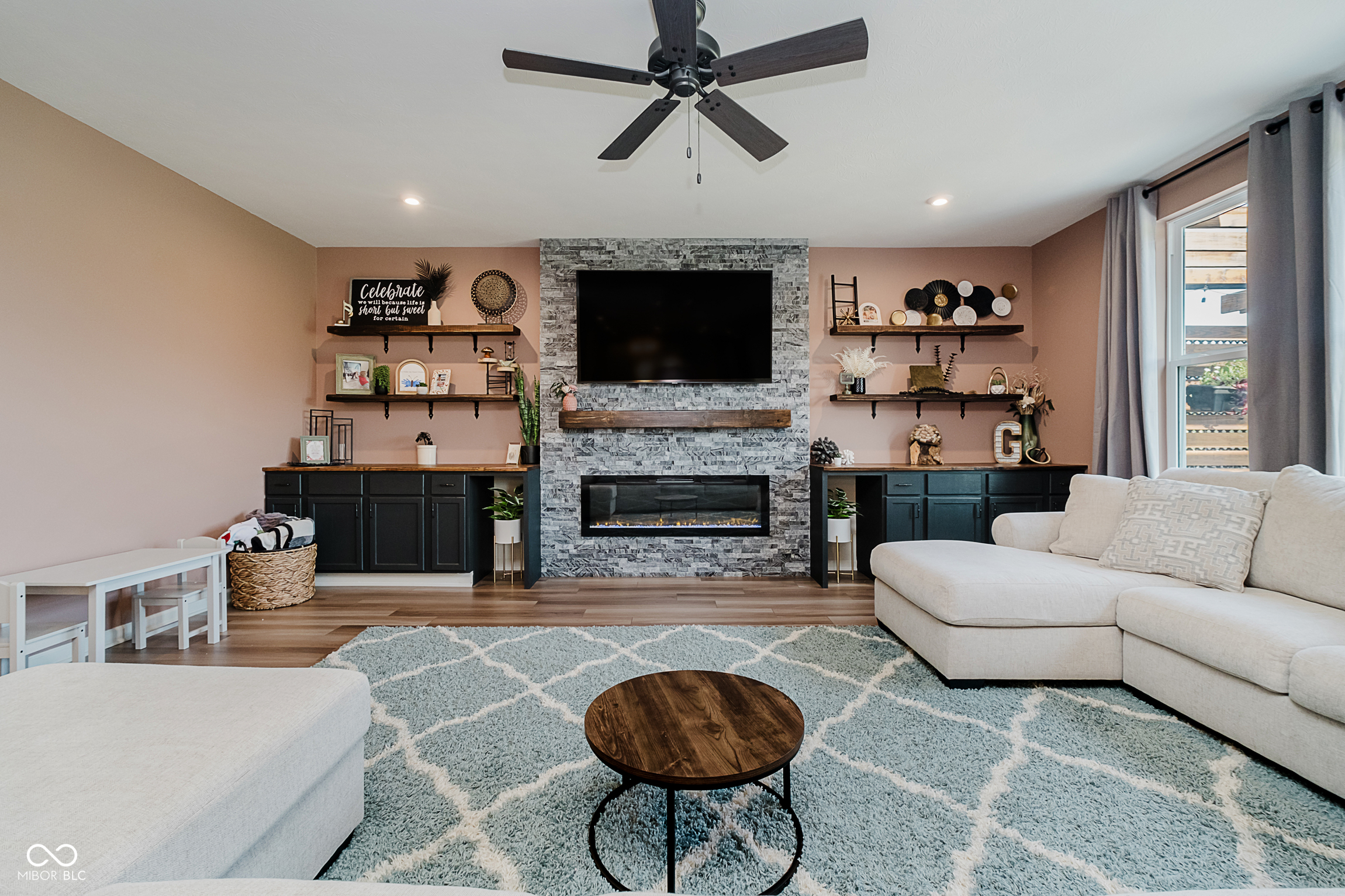 6944 Oakcrest Drive