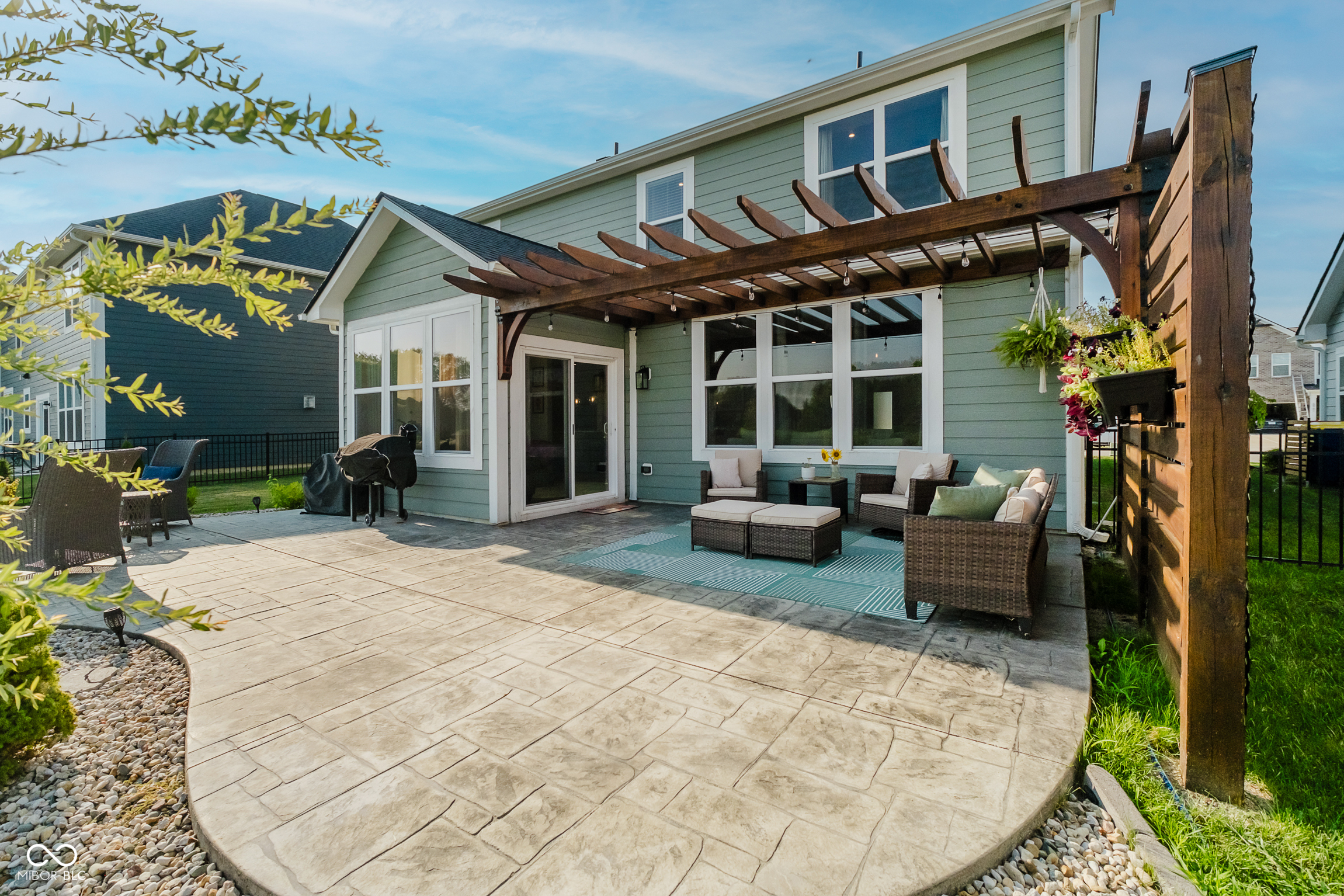 6944 Oakcrest Drive