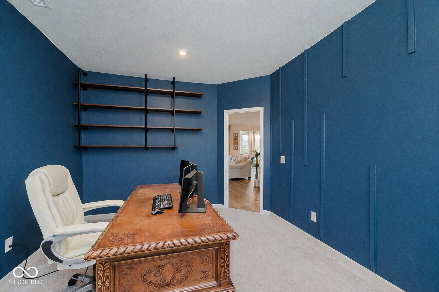 6944 Oakcrest Drive