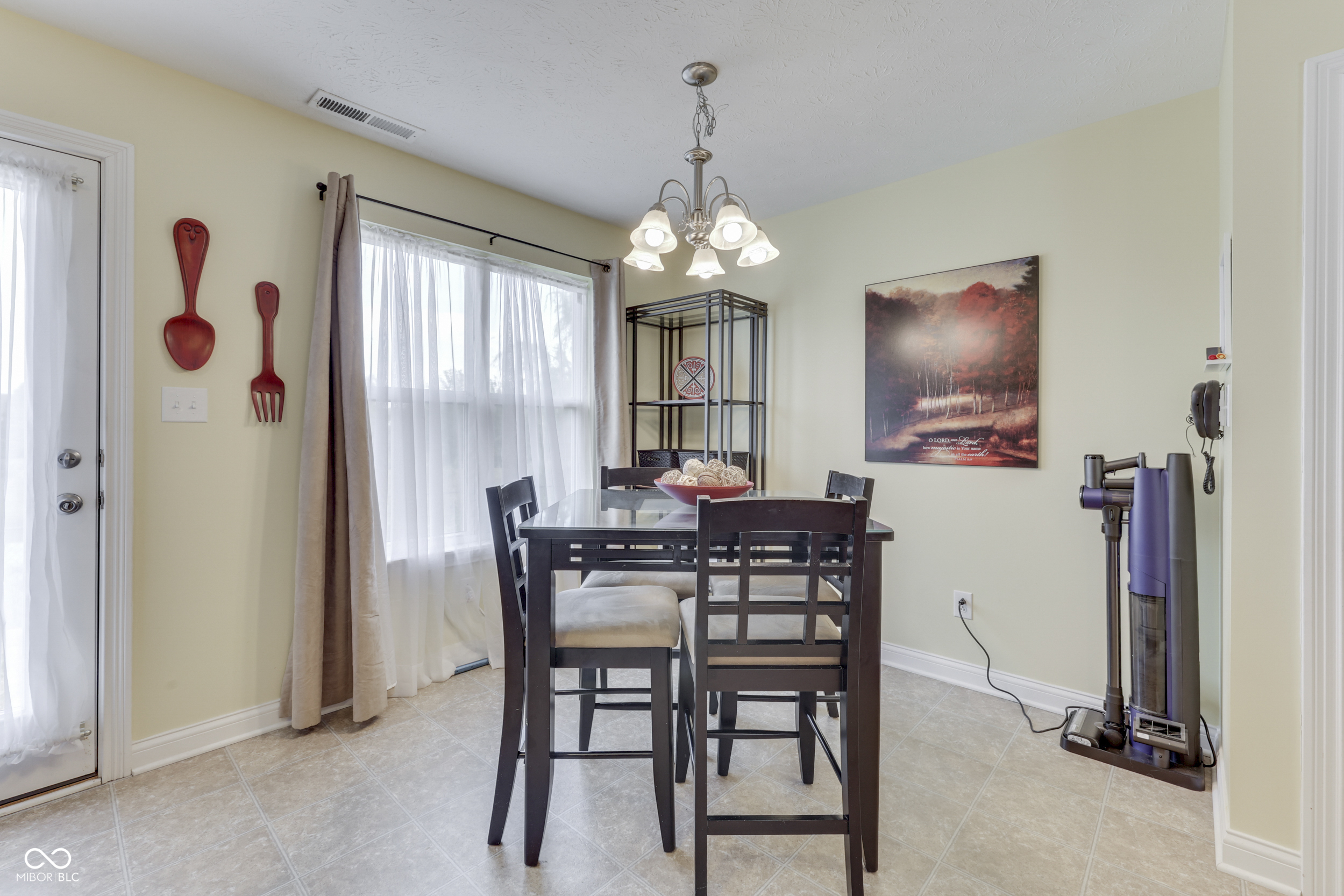 1670 Roundhouse Circle