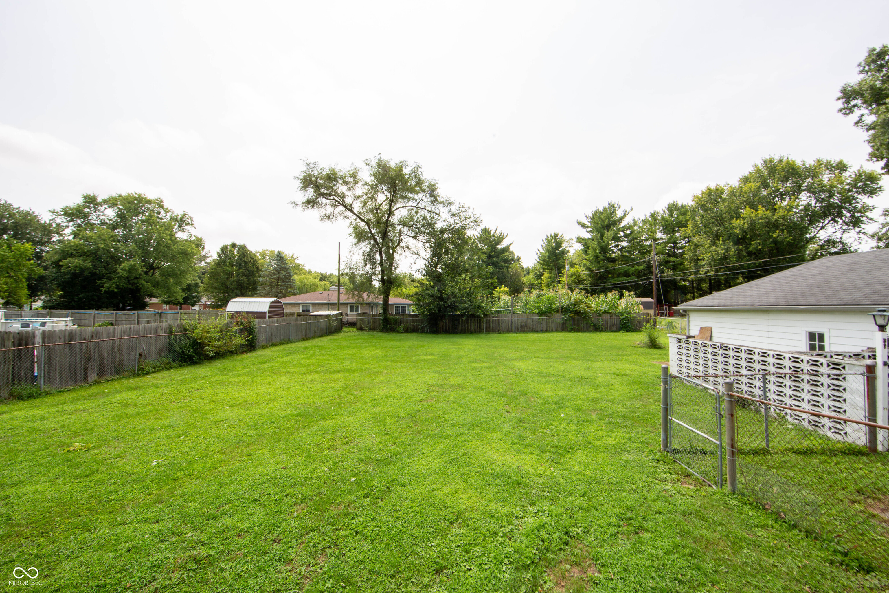 913 E Southport