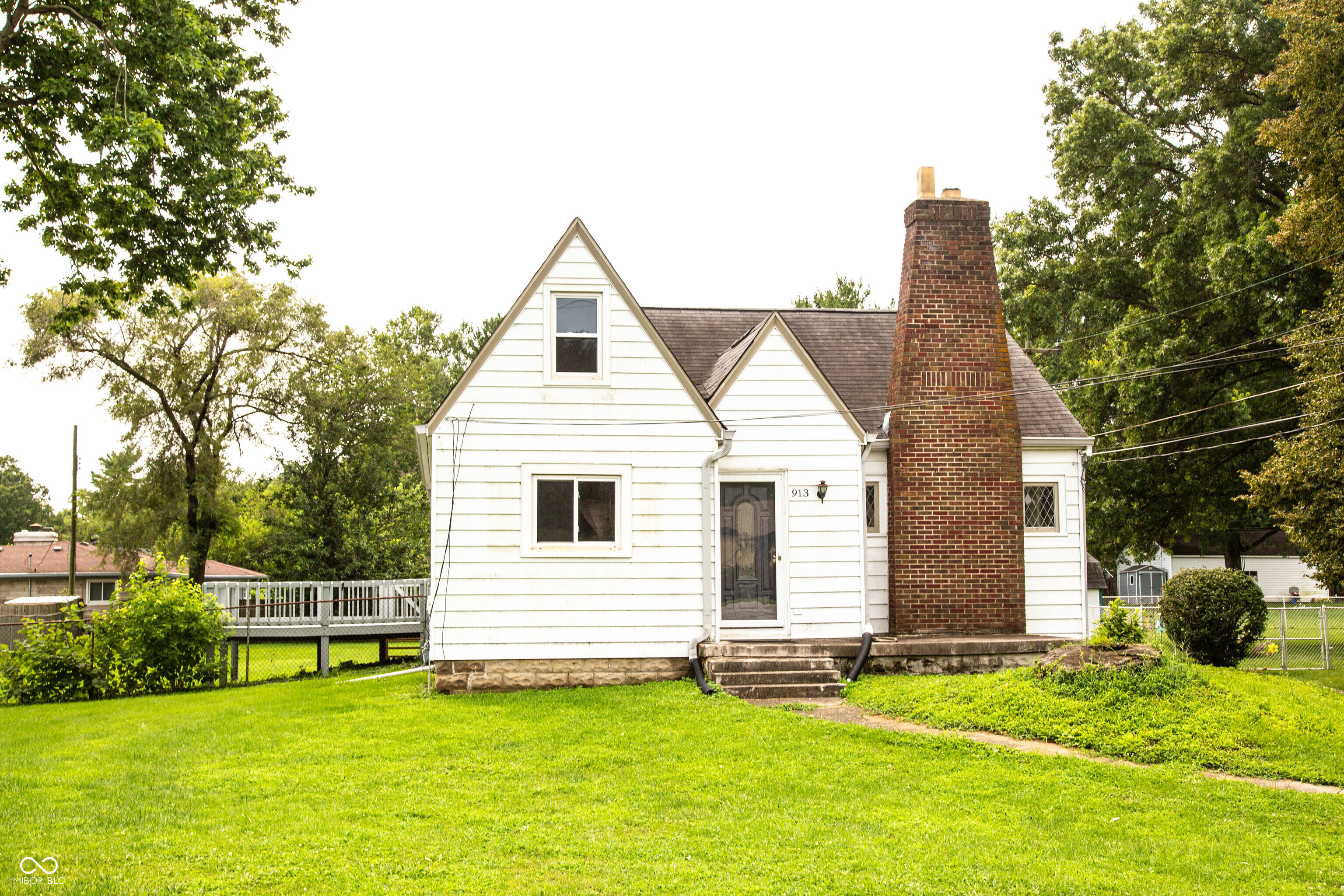 913 E Southport