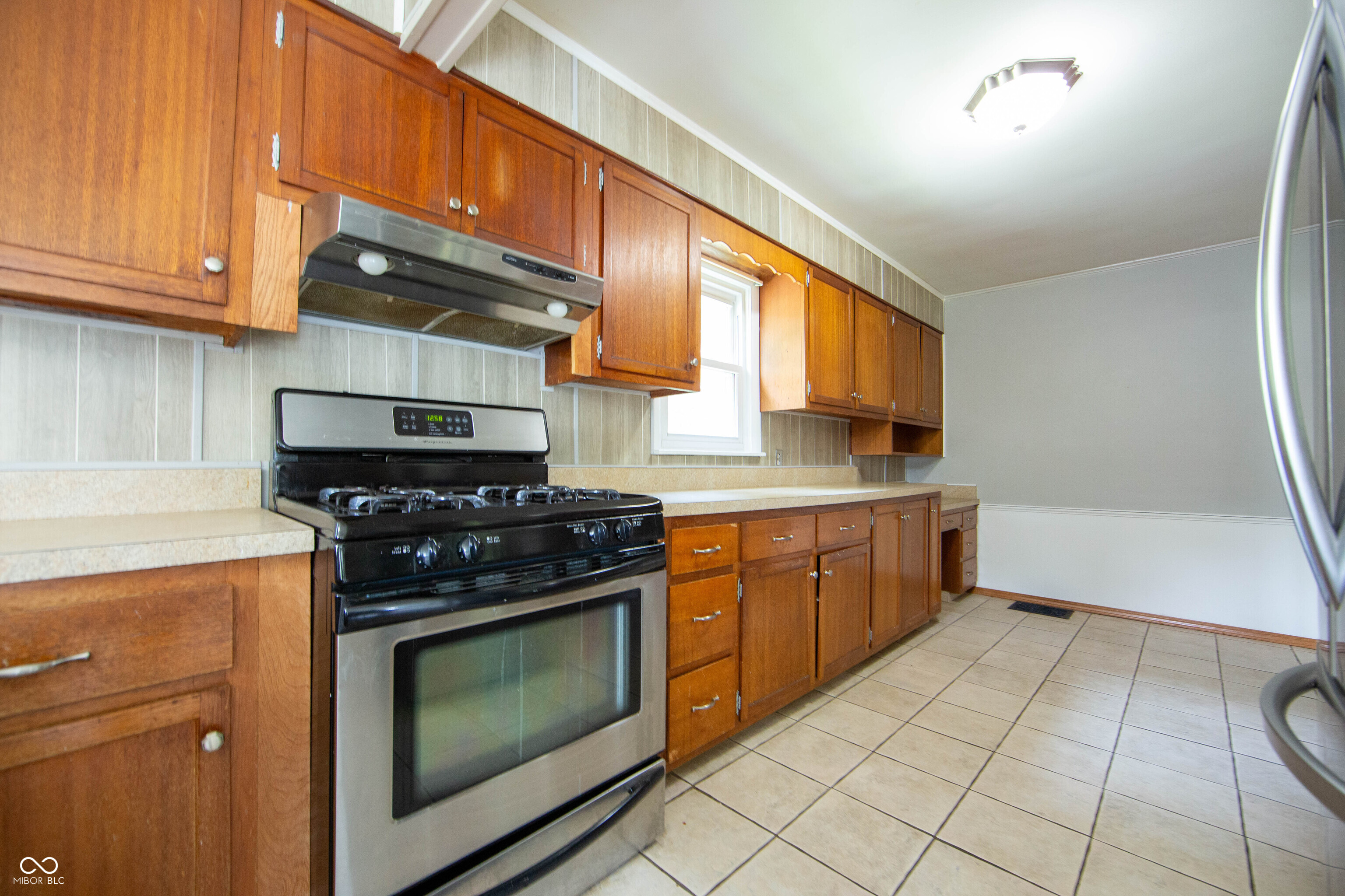 913 E Southport