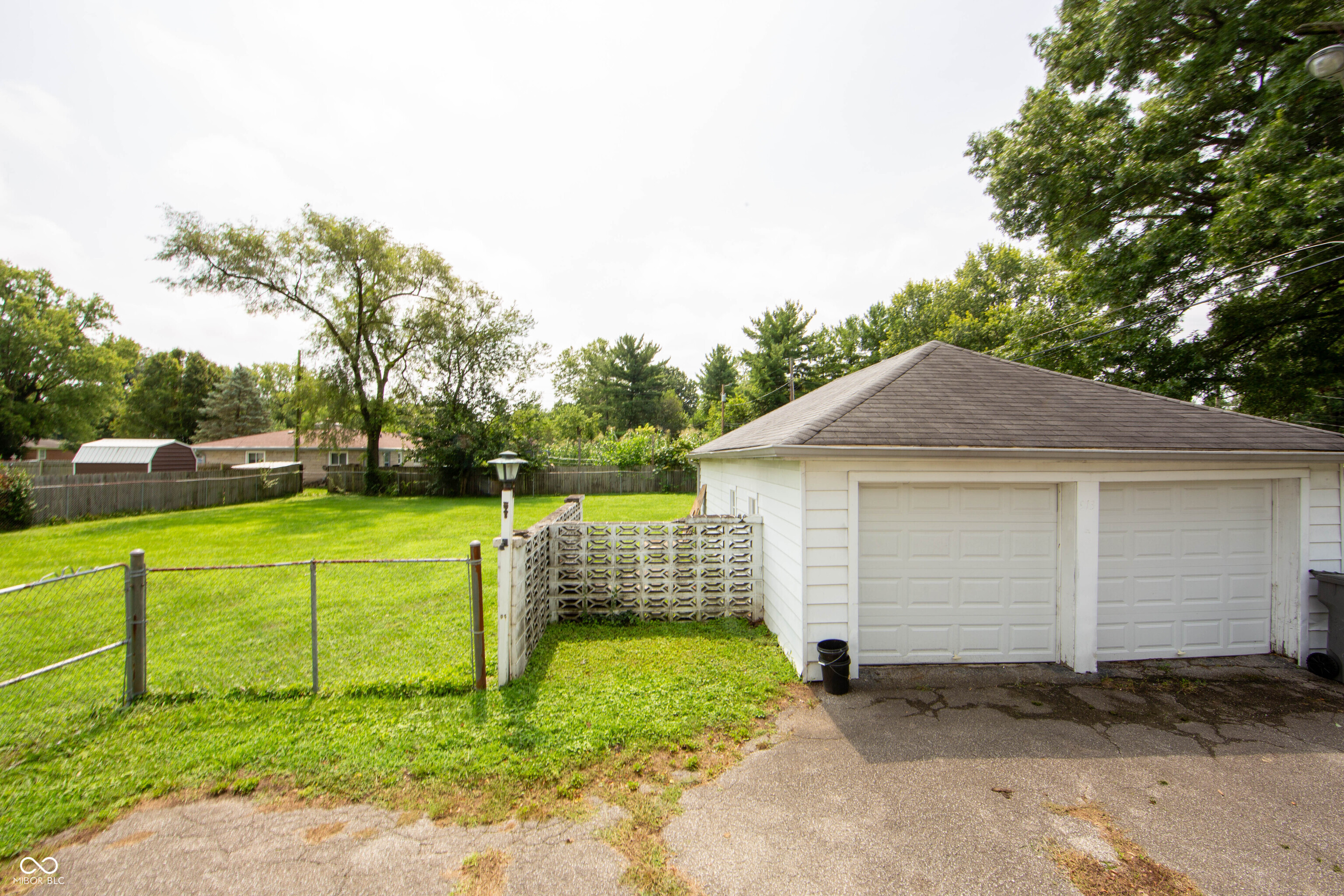 913 E Southport