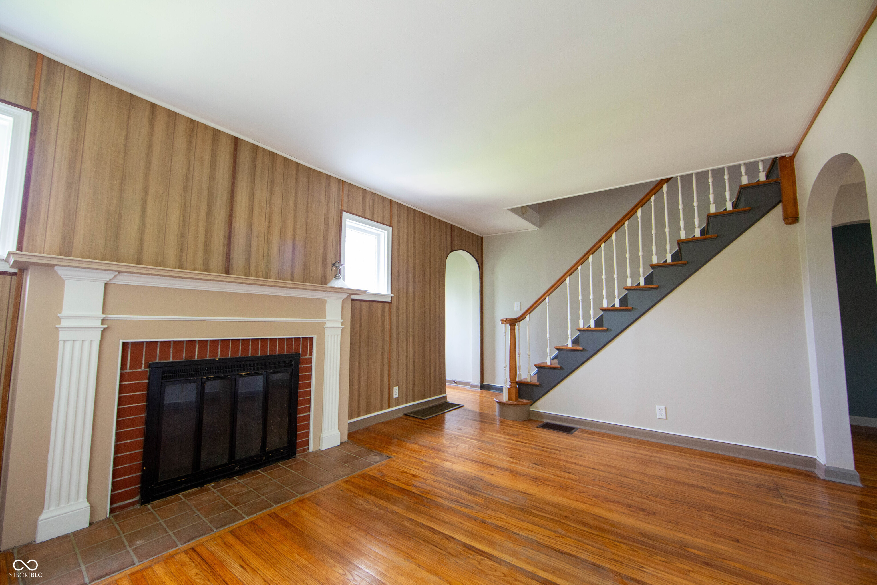 913 E Southport