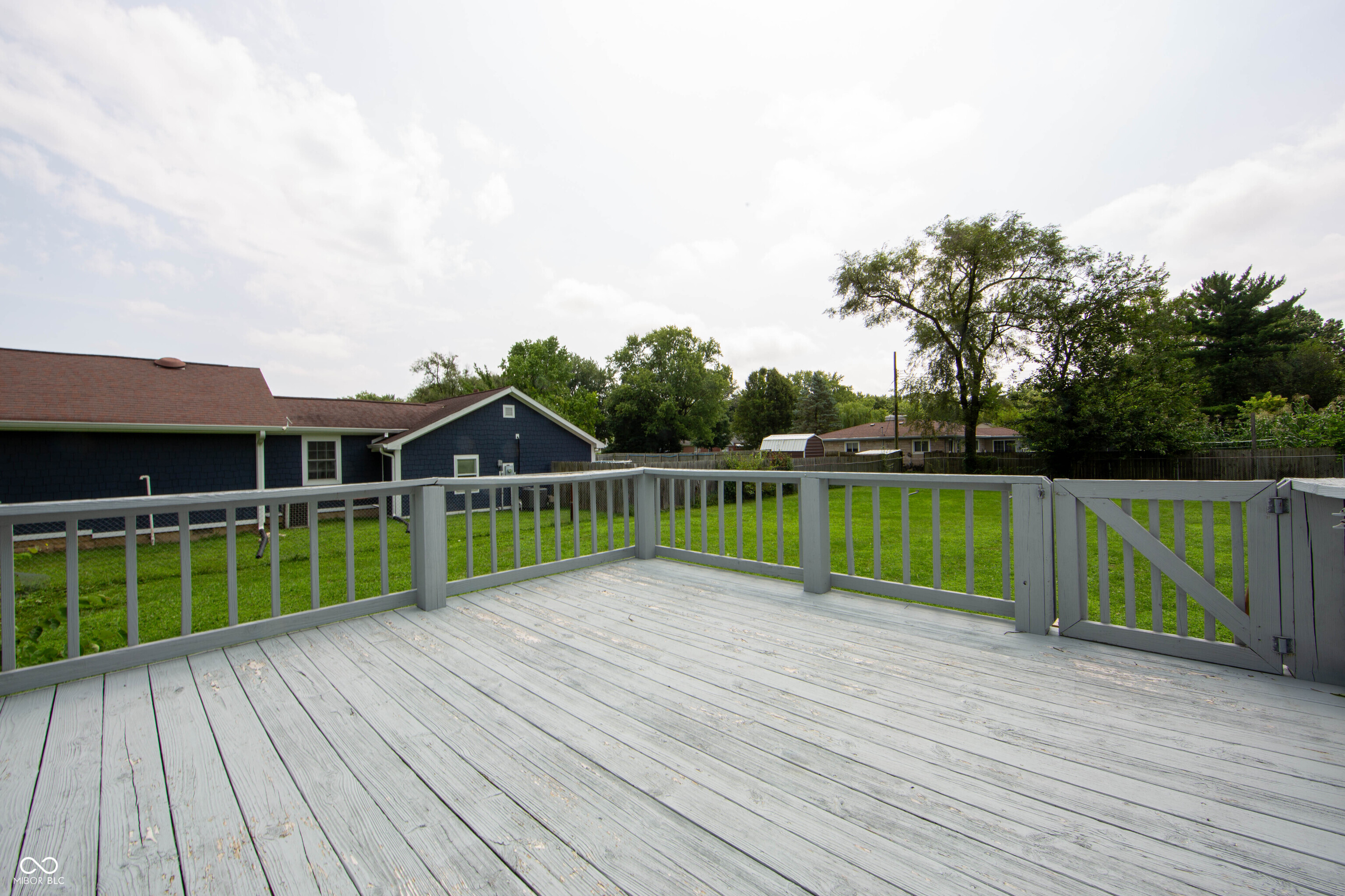 913 E Southport