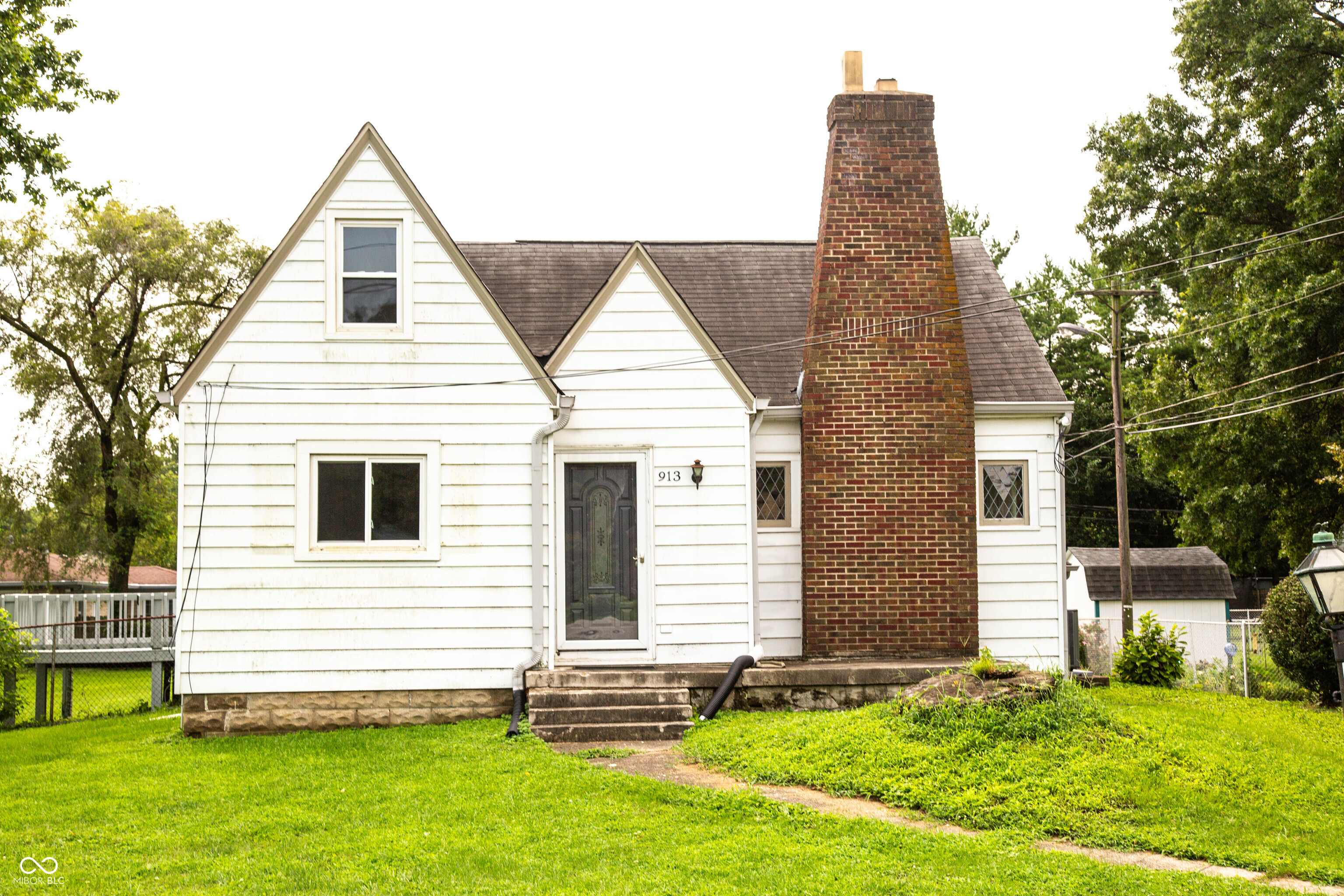 913 E Southport