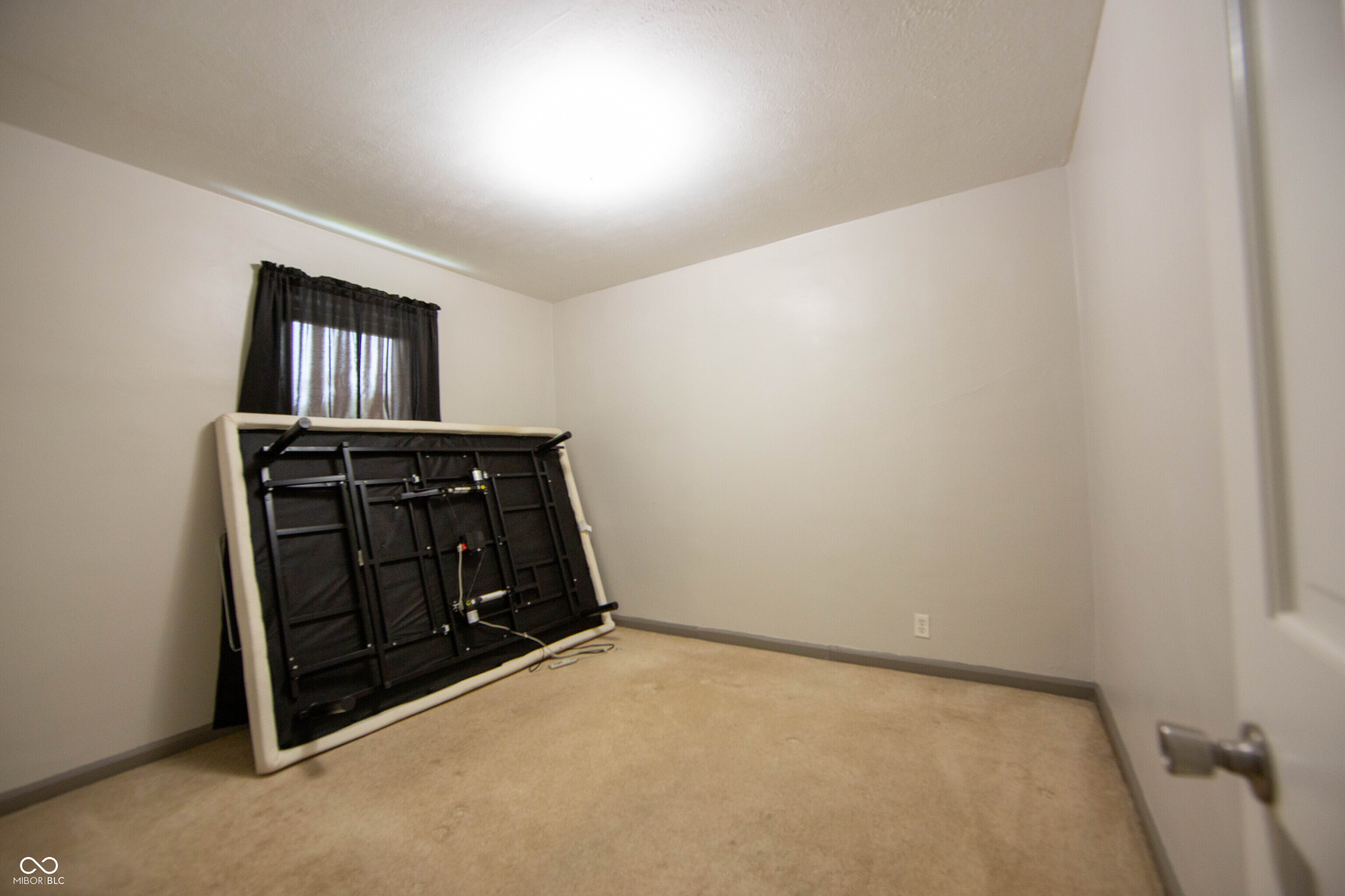 913 E Southport