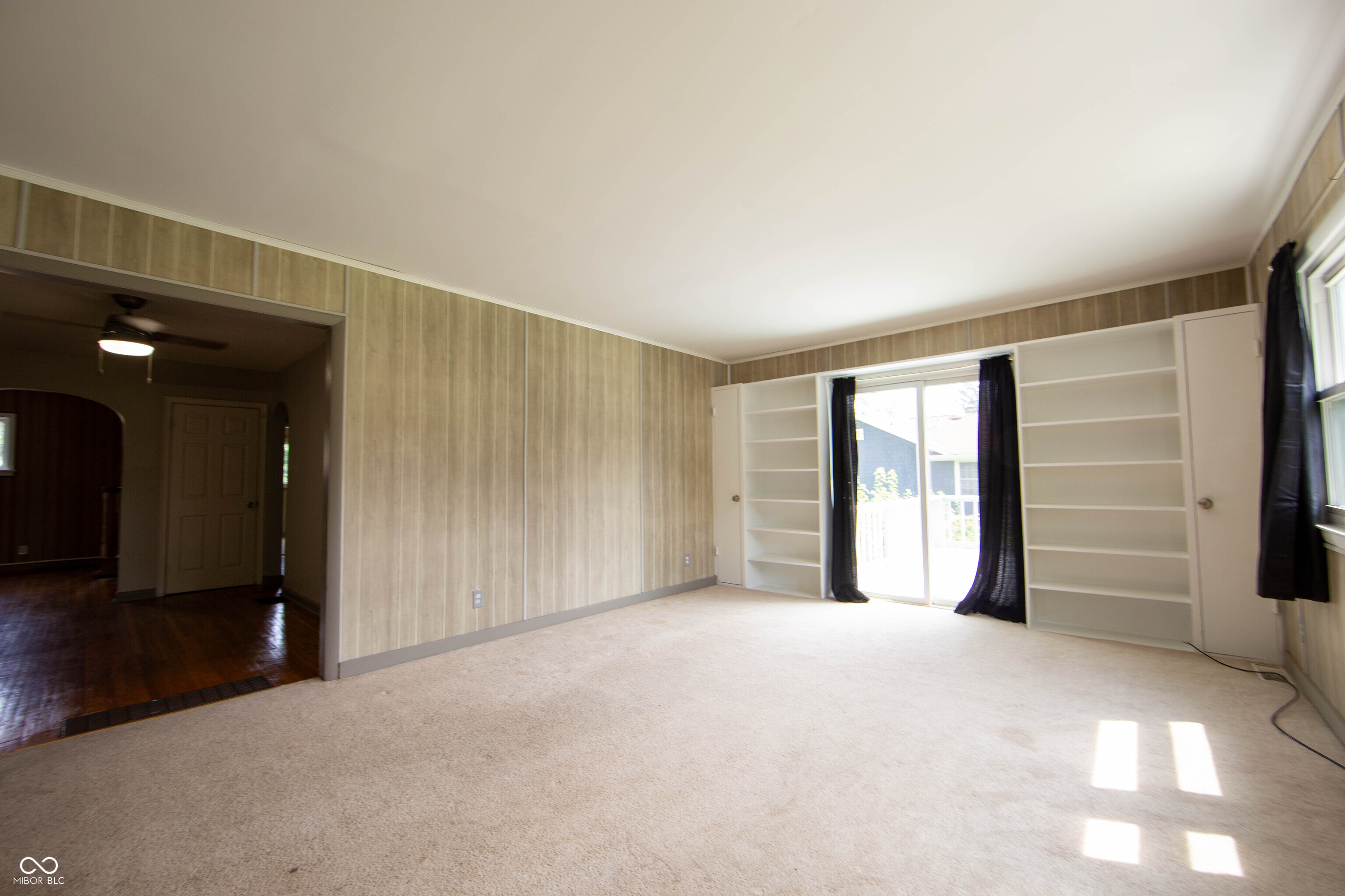 913 E Southport