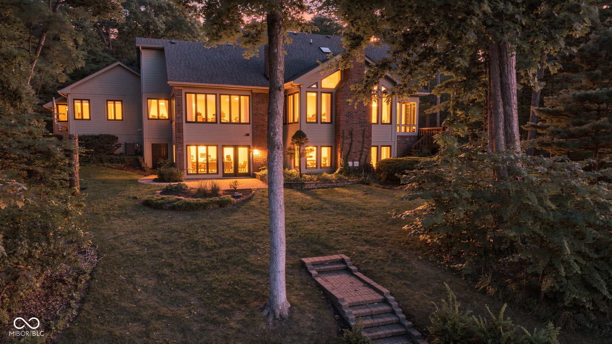 3609 N Devon Drive
