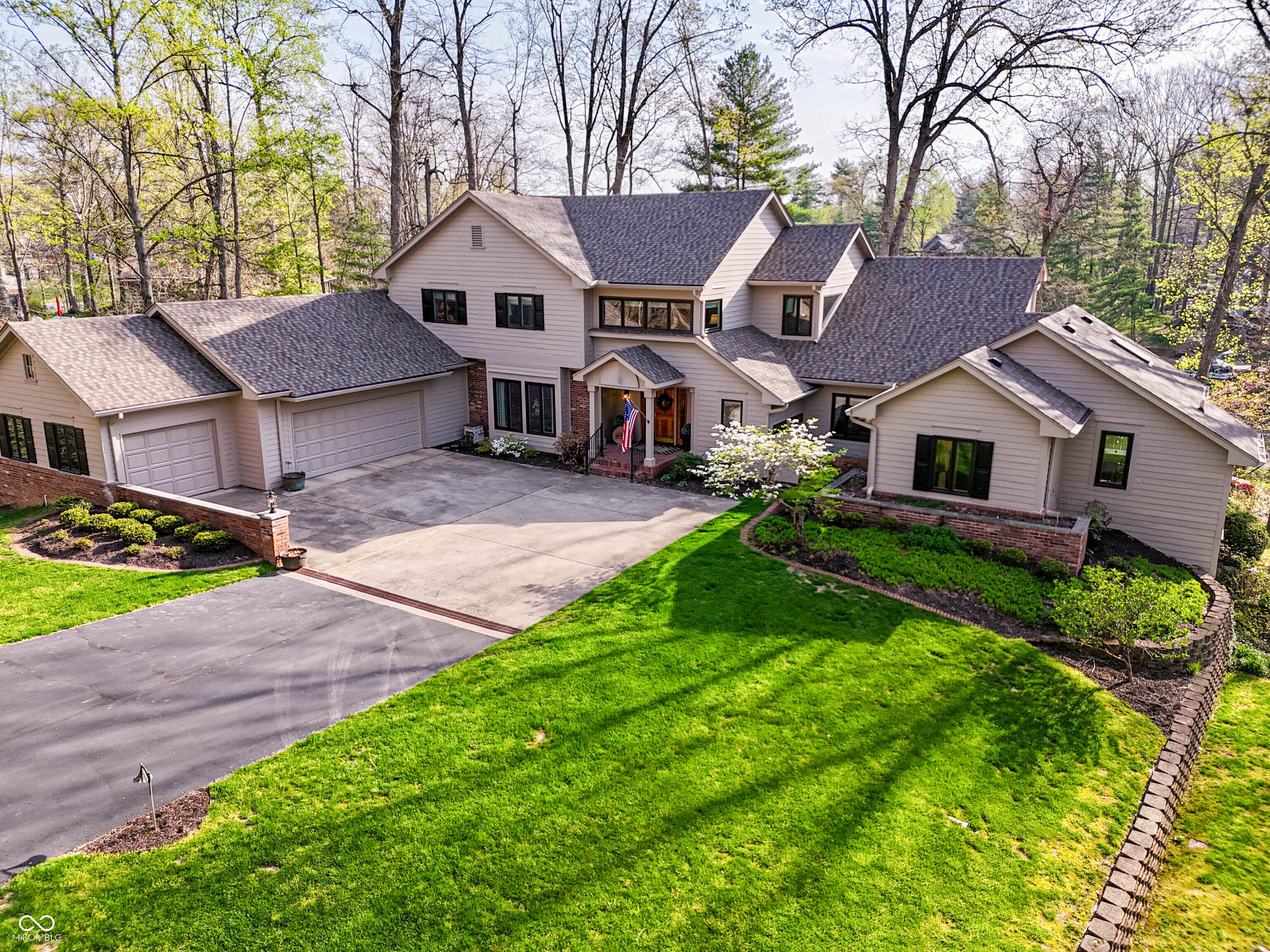 3609 N Devon Drive