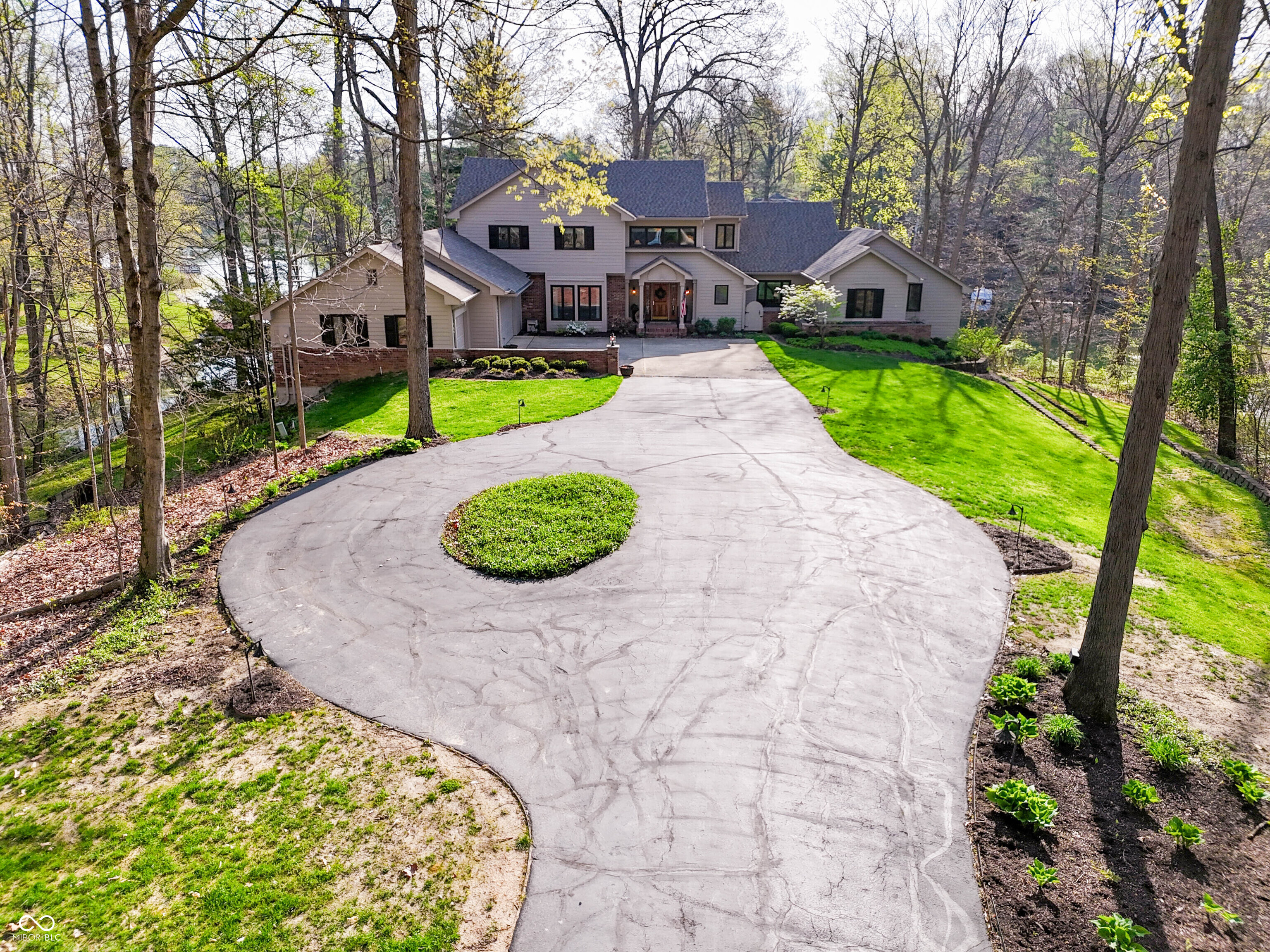 3609 N Devon Drive