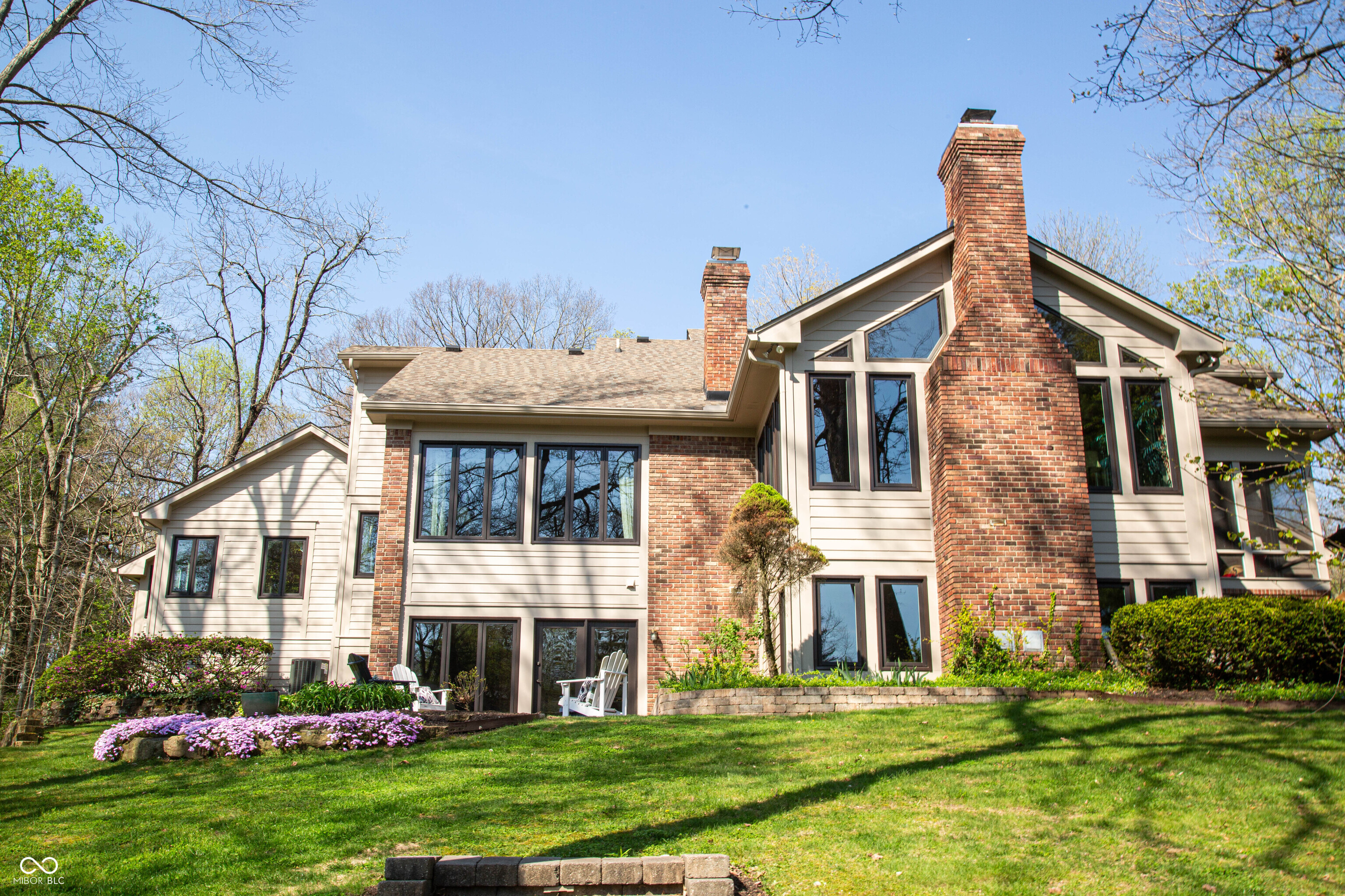 3609 N Devon Drive