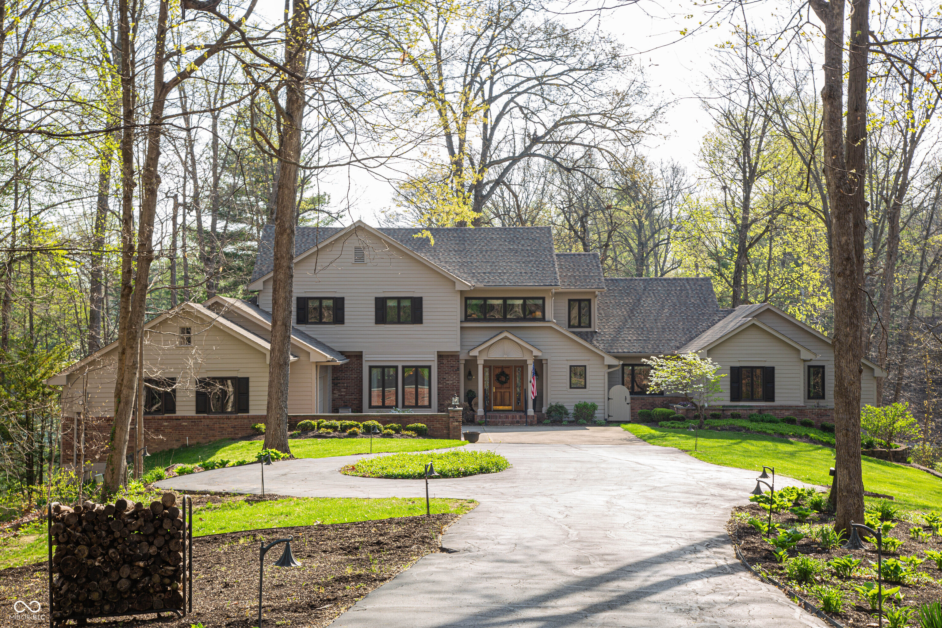 3609 N Devon Drive