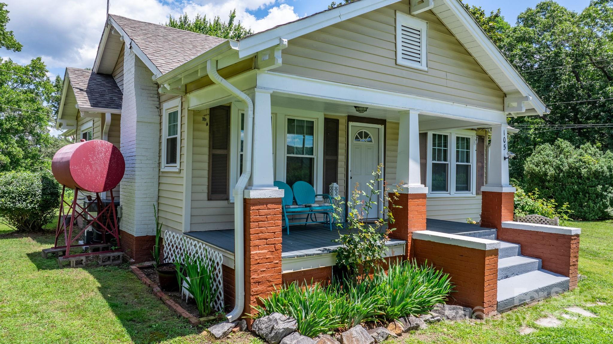 105 Frank Avenue NE