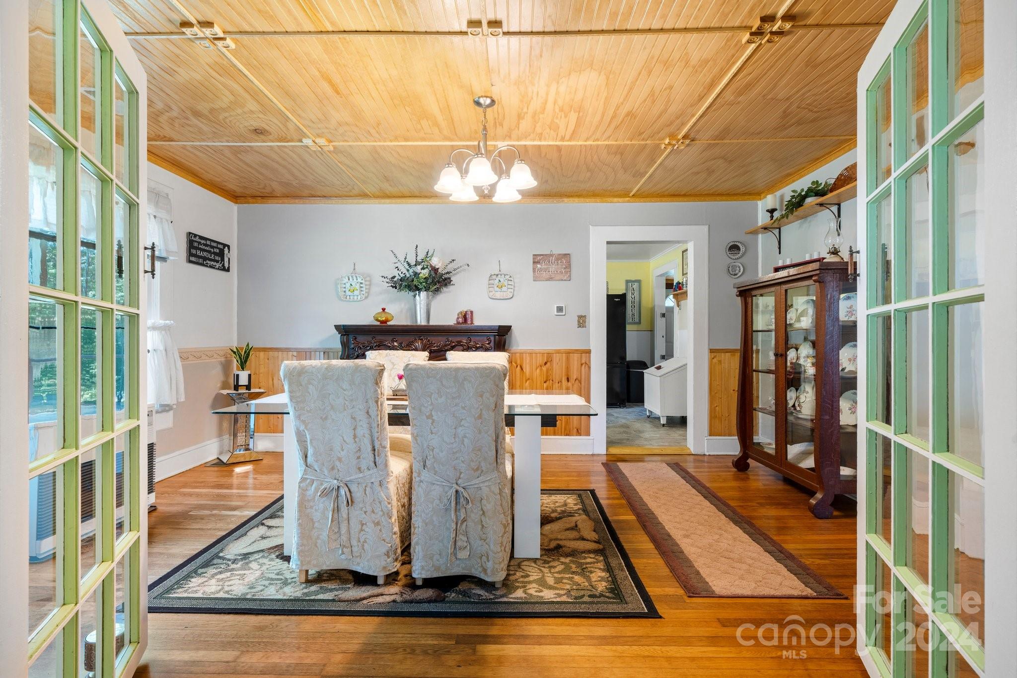 105 Frank Avenue NE