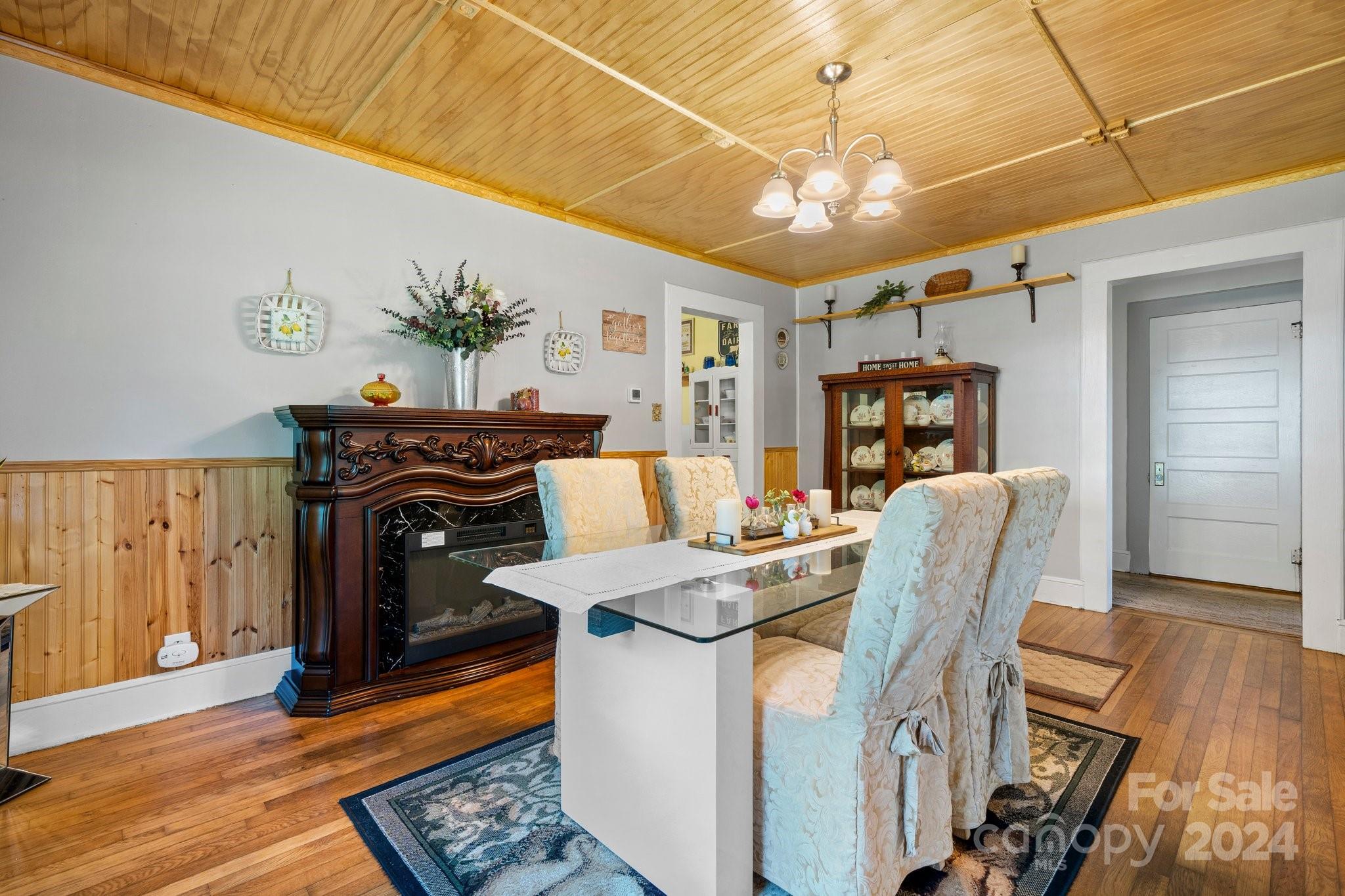 105 Frank Avenue NE