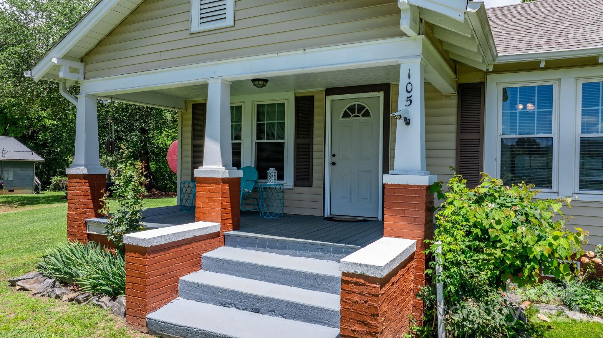 105 Frank Avenue NE