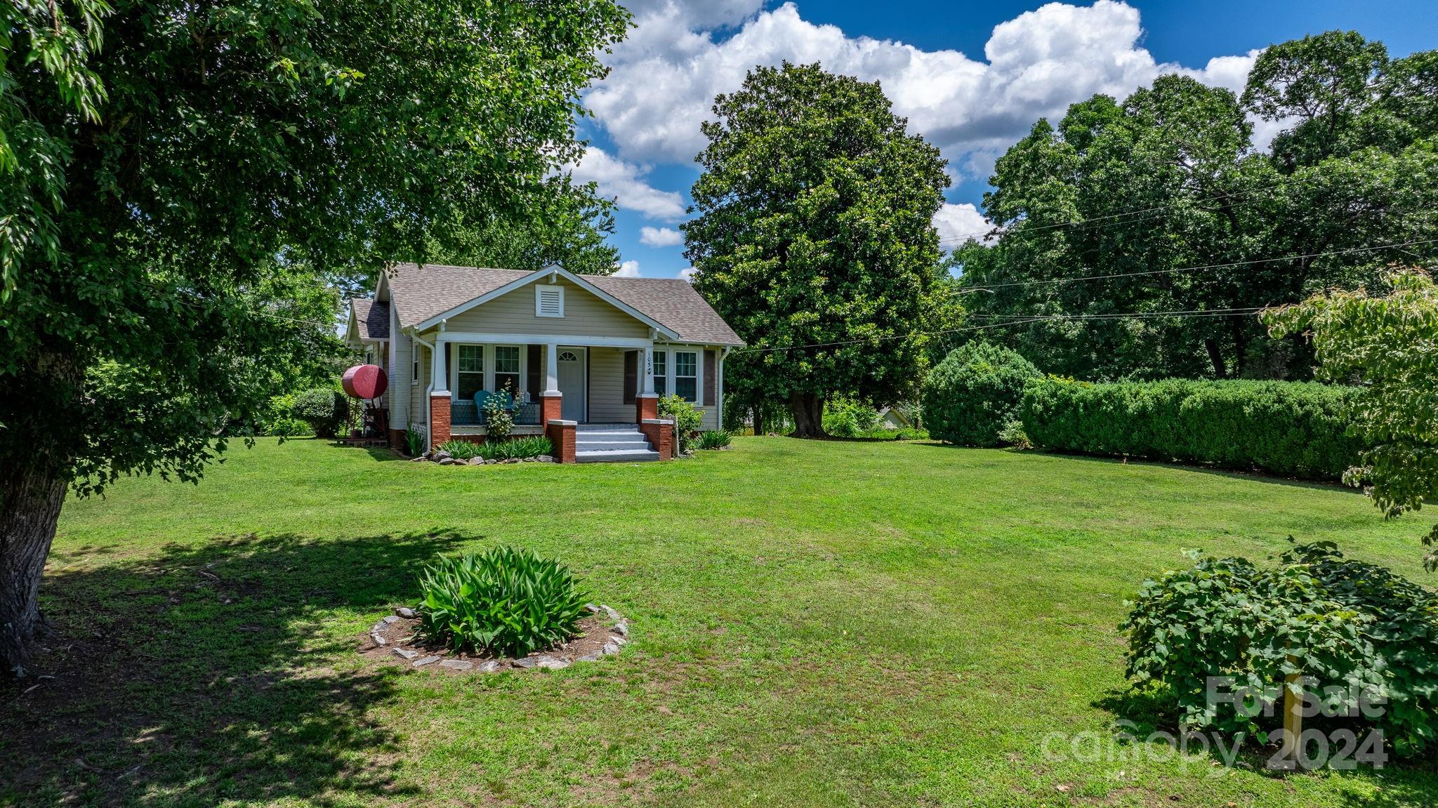 105 Frank Avenue NE
