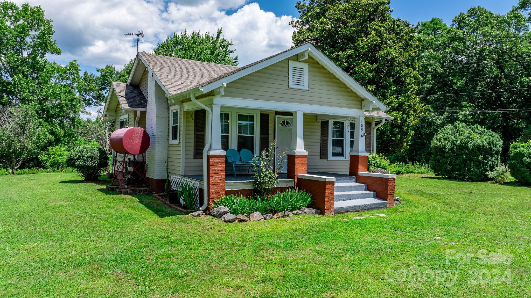 105 Frank Avenue NE