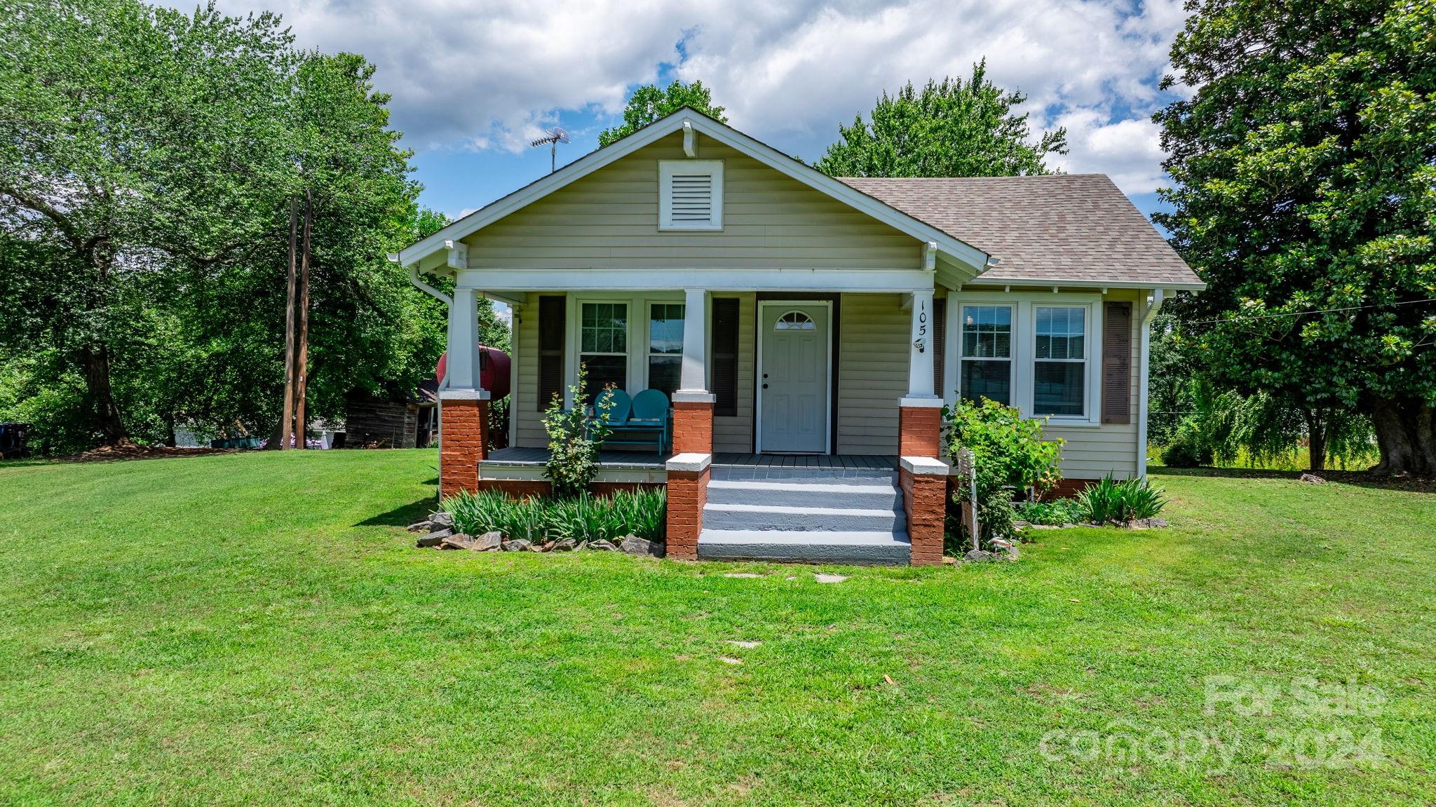 105 Frank Avenue NE
