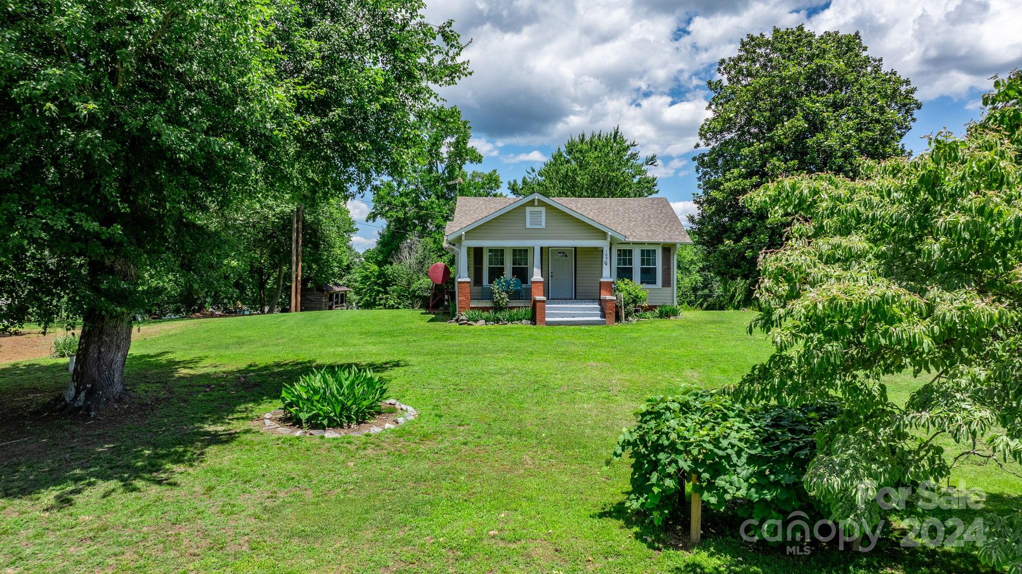 105 Frank Avenue NE