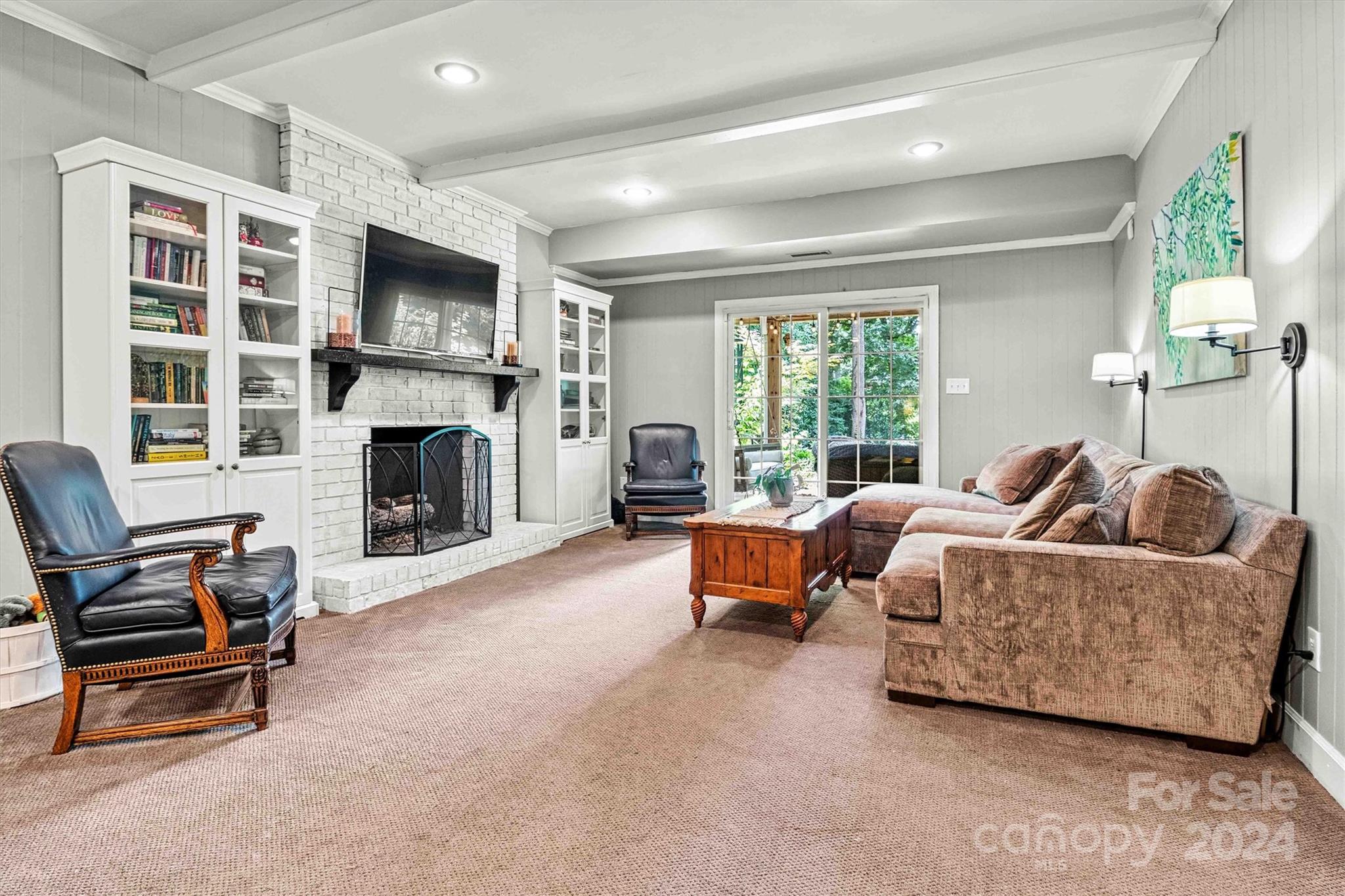 1055 14th Avenue Drive NW