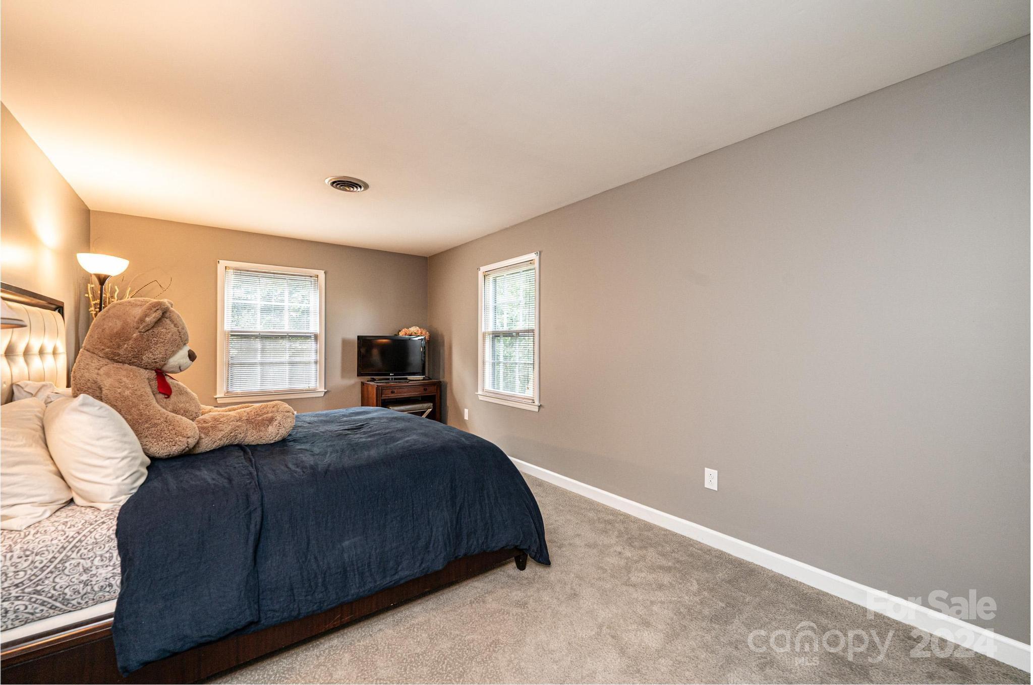 12 36th Avenue NW