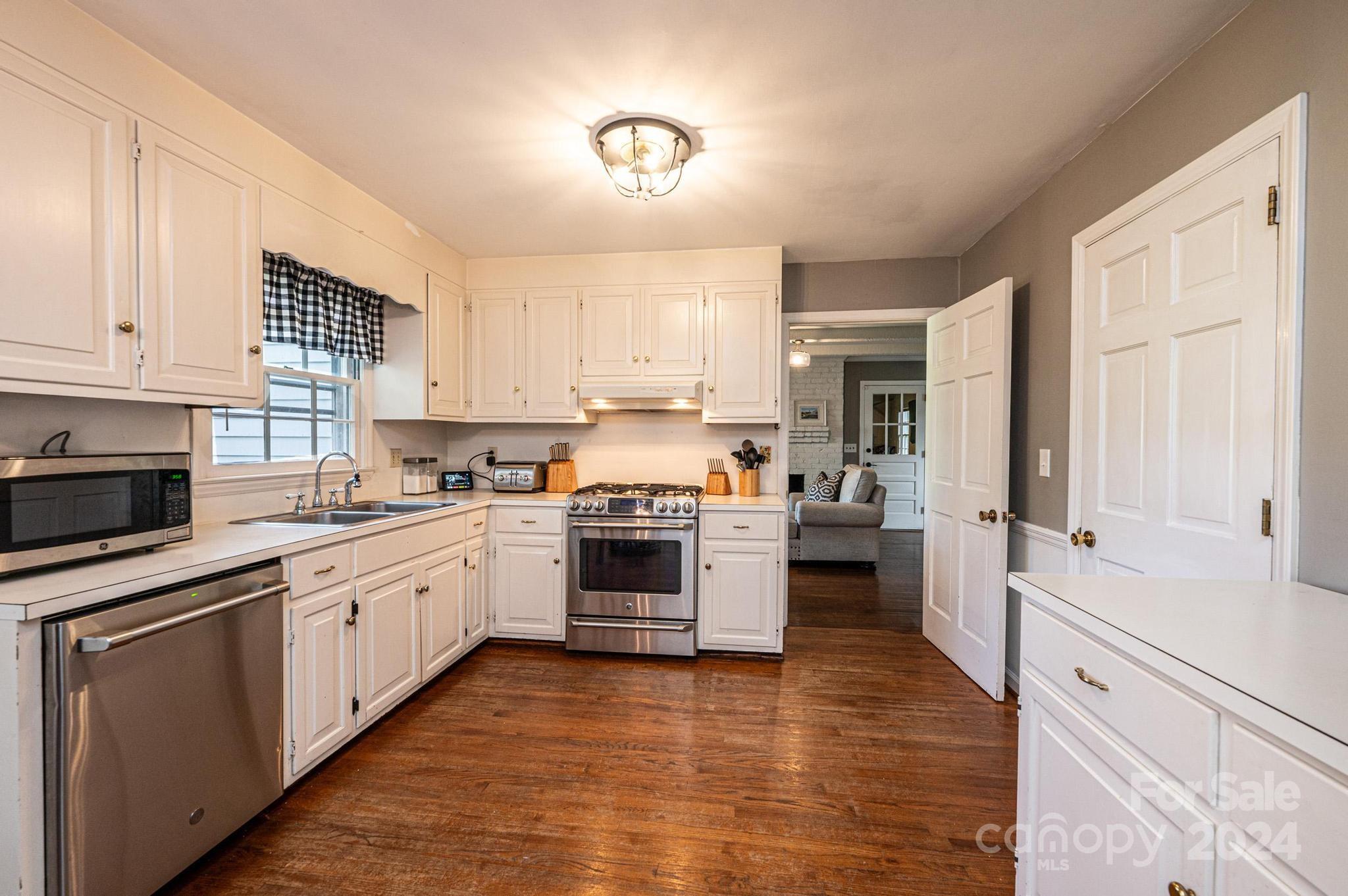 12 36th Avenue NW