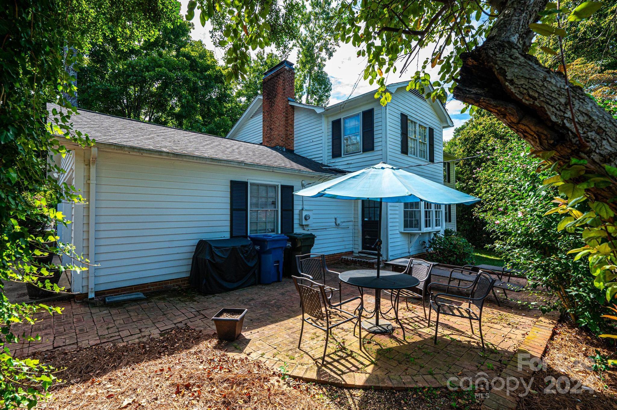 12 36th Avenue NW