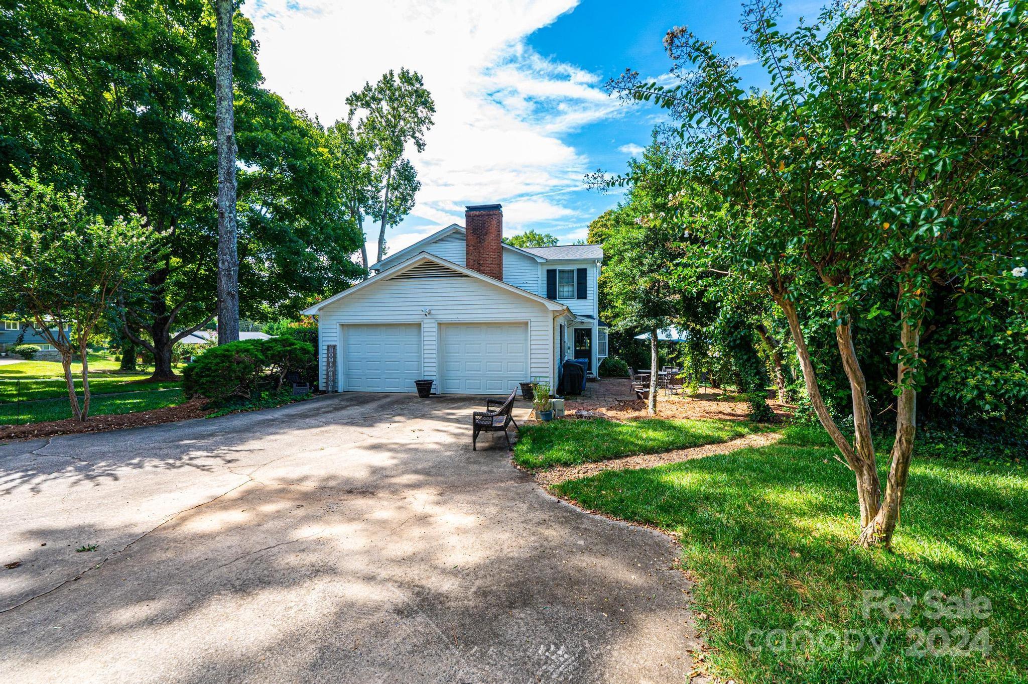 12 36th Avenue NW