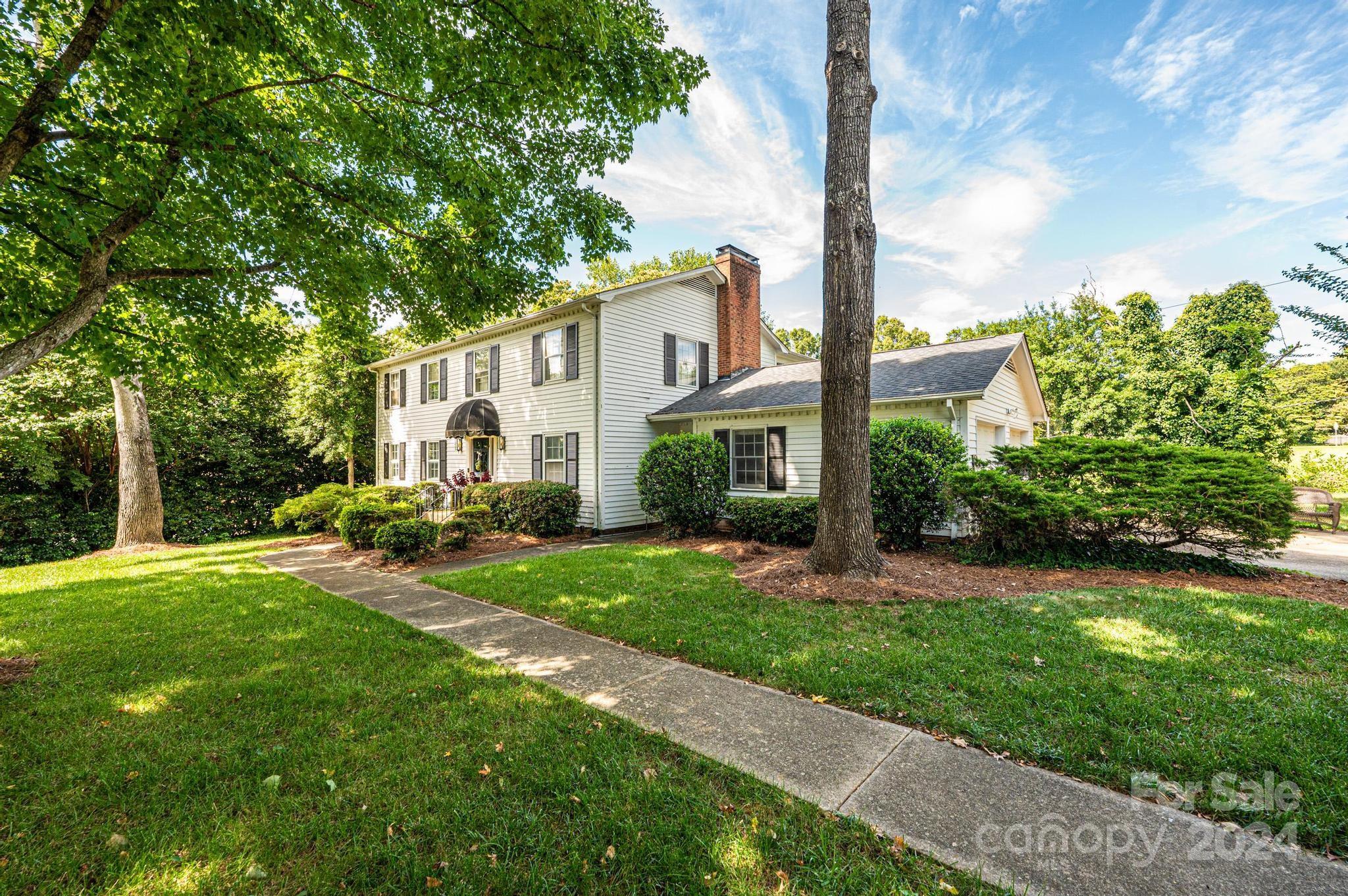 12 36th Avenue NW
