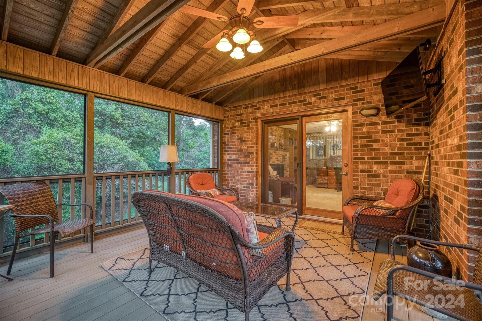 353 Horseshoe Bend Road