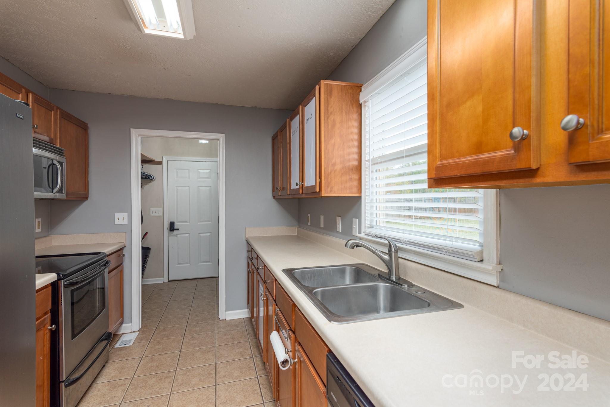 1100 Black Walnut Drive
