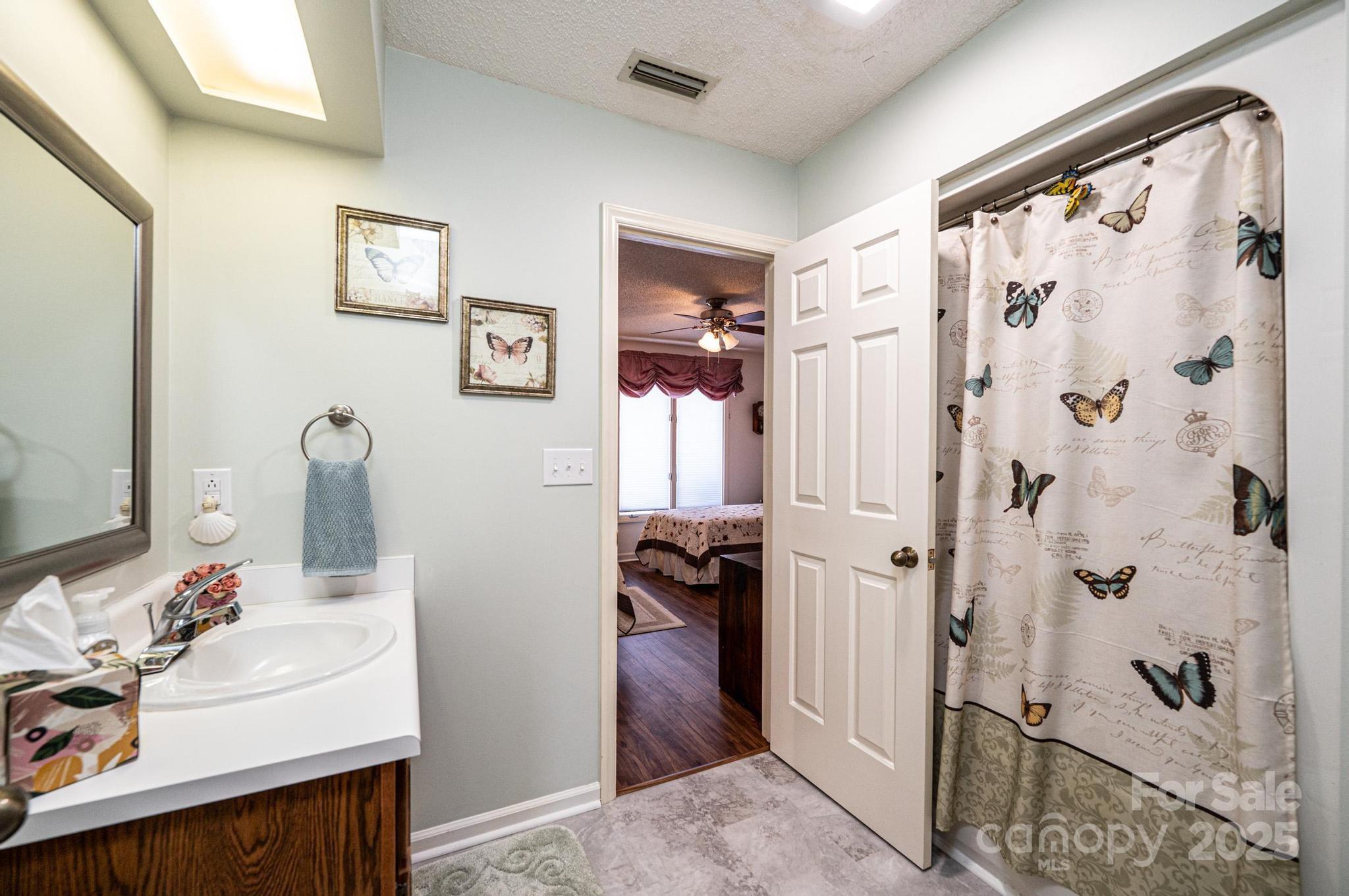 1713 12th Street NE