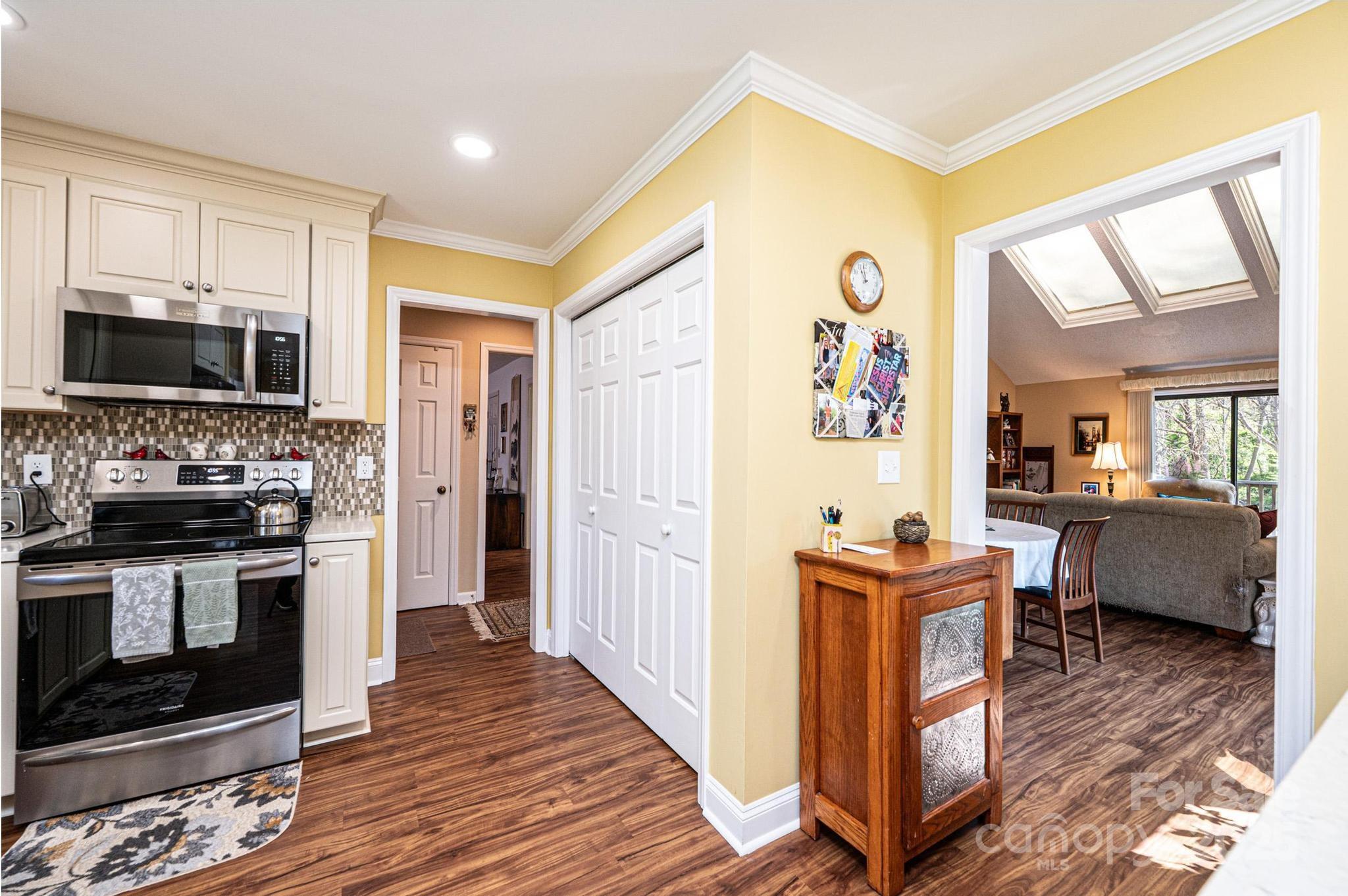 1713 12th Street NE