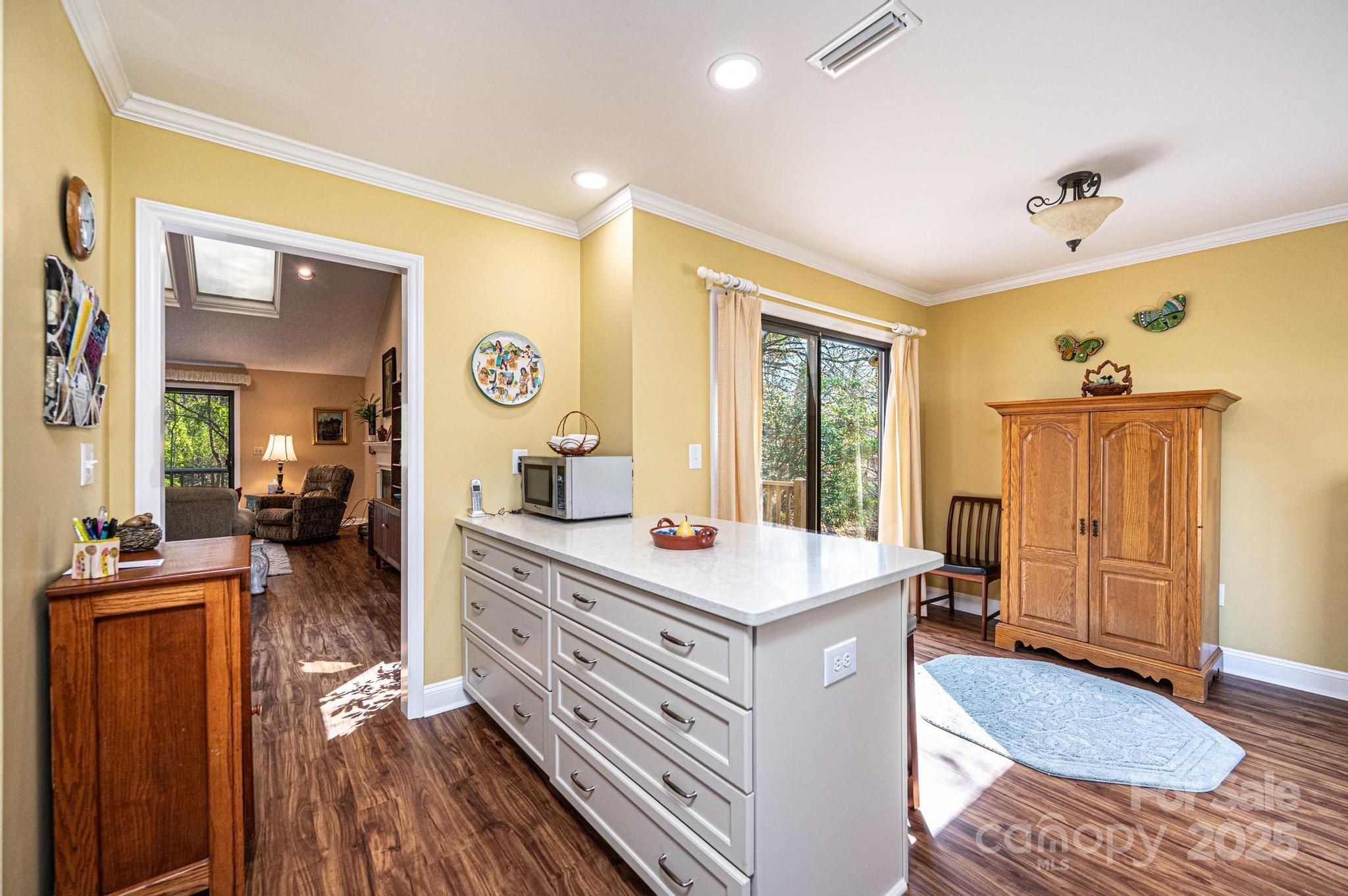 1713 12th Street NE