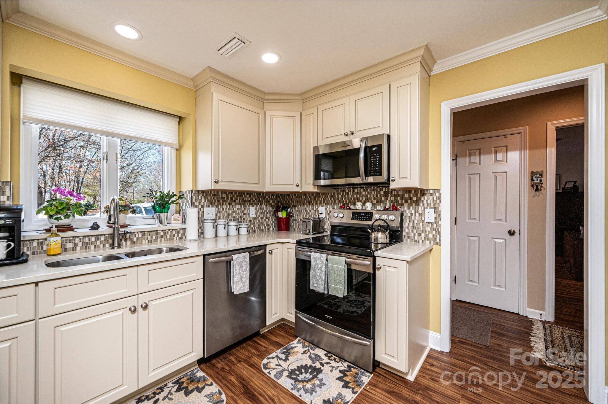 1713 12th Street NE