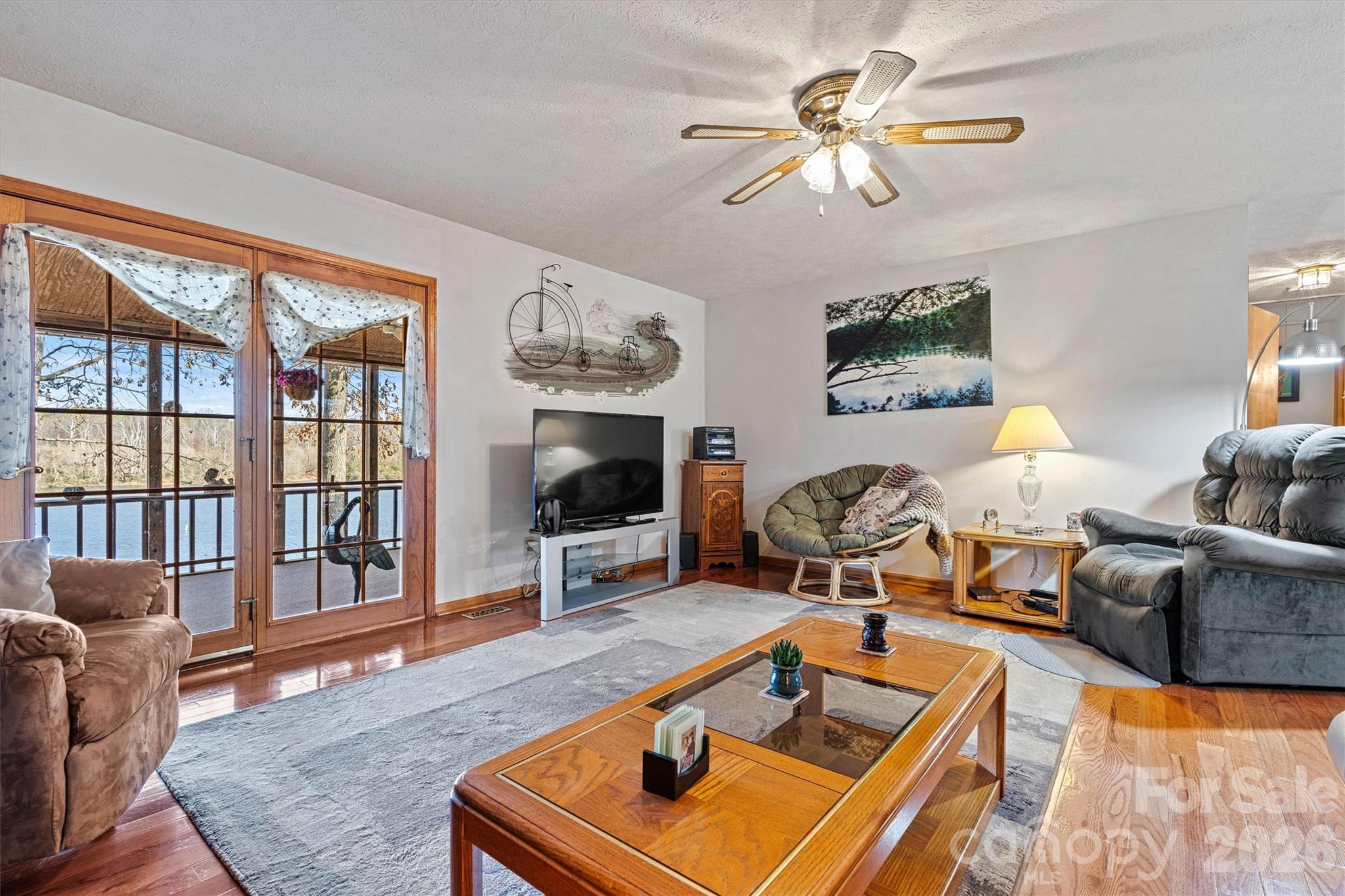 6072 Lookout Heights Drive